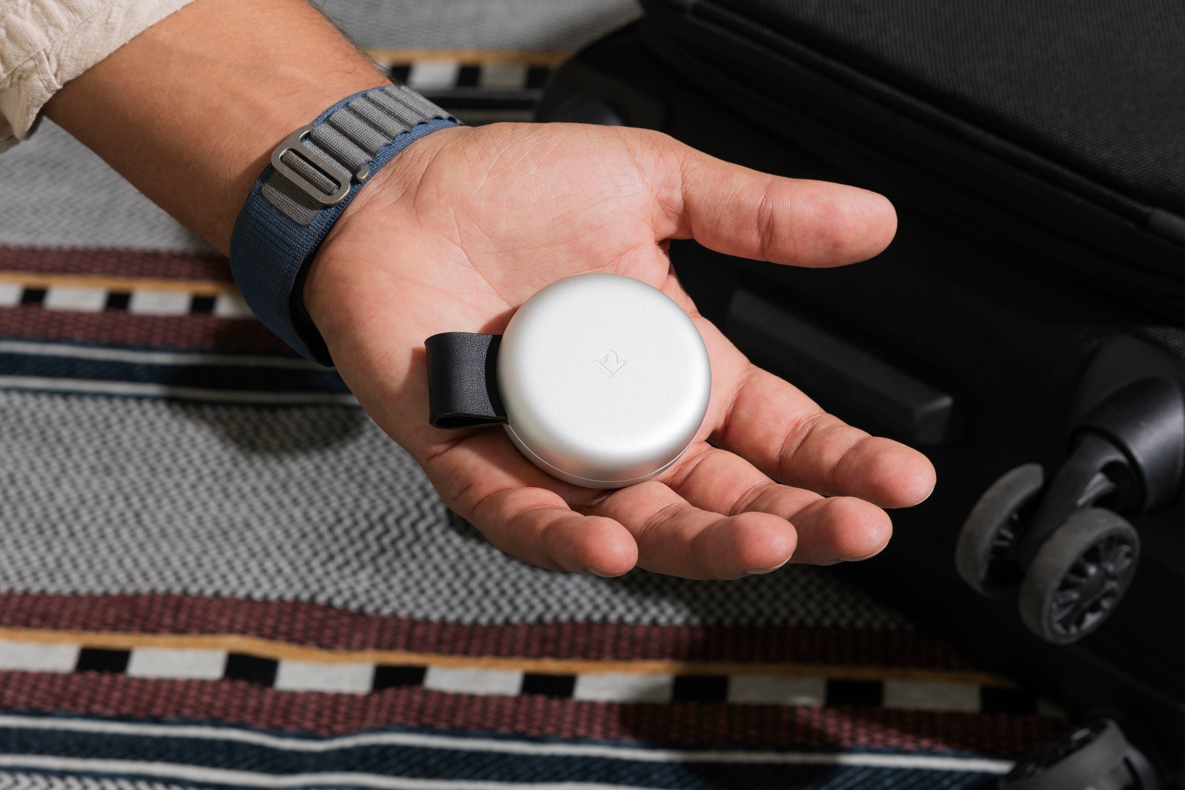 Alt View 16. Twelve South - ButterFly Premium 2-in-1 Travel Charger with MagSafe - Silver.