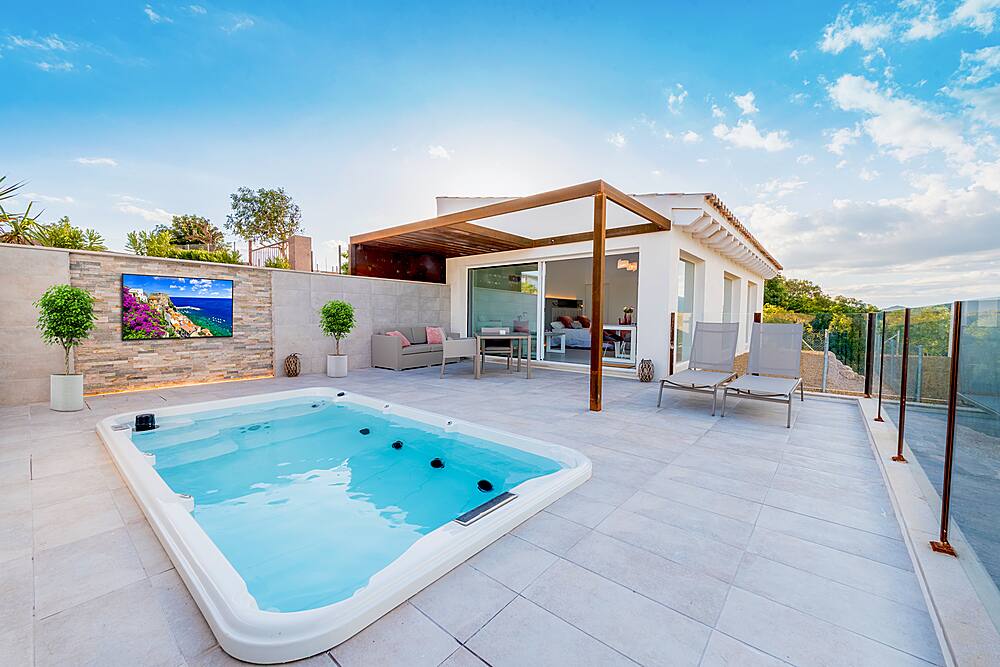 Alt View 11. Peerless-AV - 55" Neptune Full Sun Outdoor Smart TV - Comes with FREE Outdoor Tilting Wall Mount.