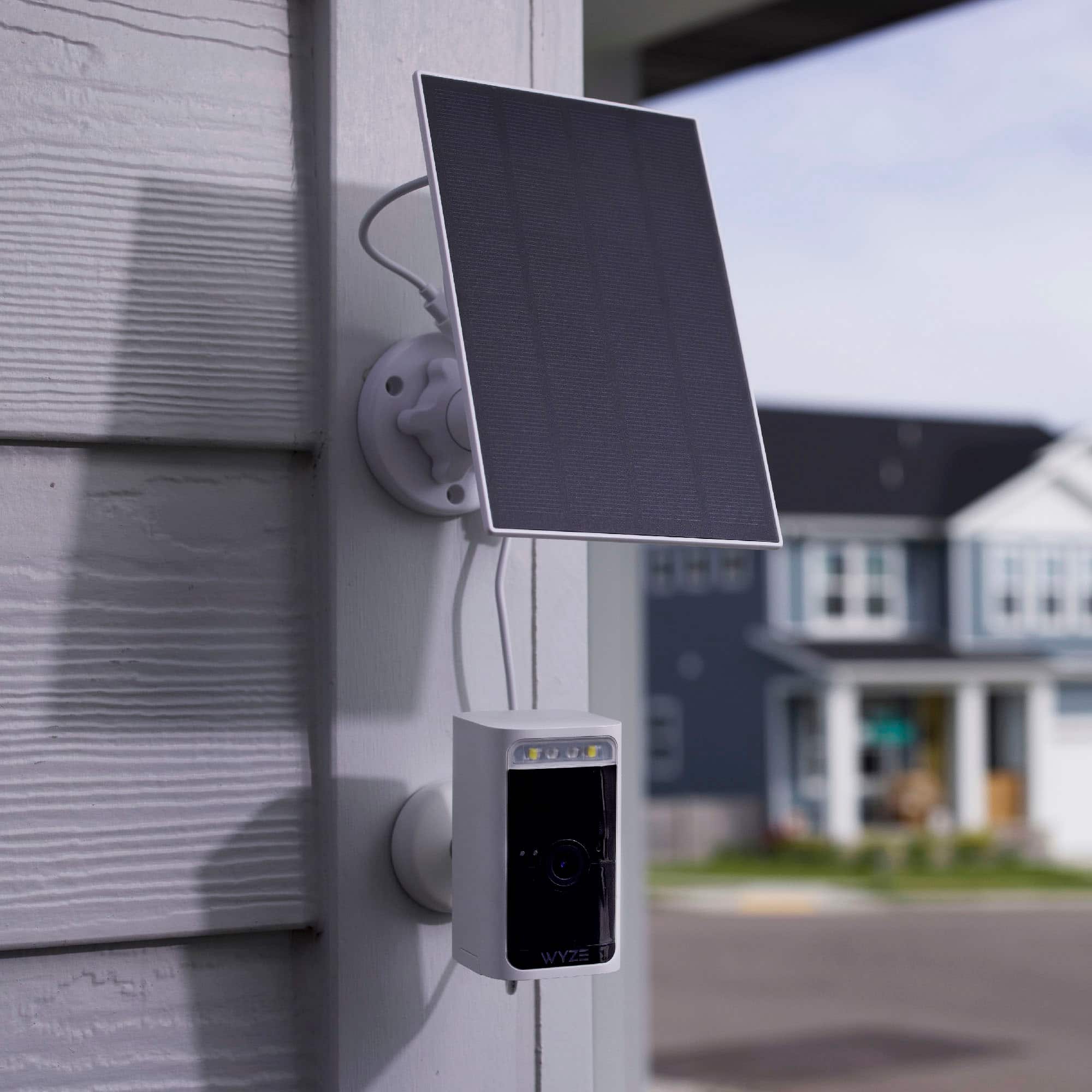 2K HDR Video with Color Night Vision: Amplify low light in vivid color & see in crystal-clear traditional night vision even in the darkest of nights.