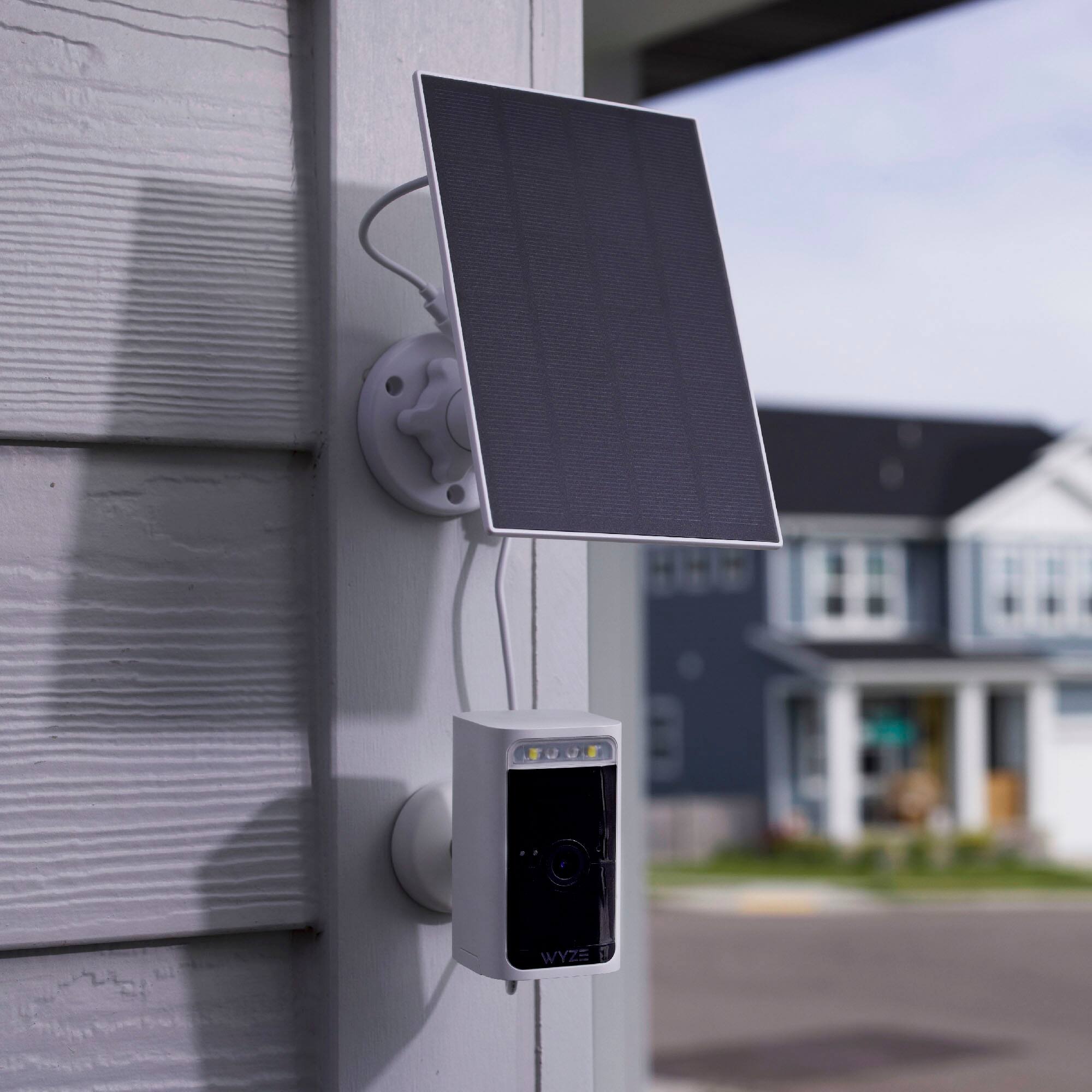 2K HDR Video with Color Night Vision: Amplify low light in vivid color & see in crystal-clear traditional night vision even in the darkest of nights.