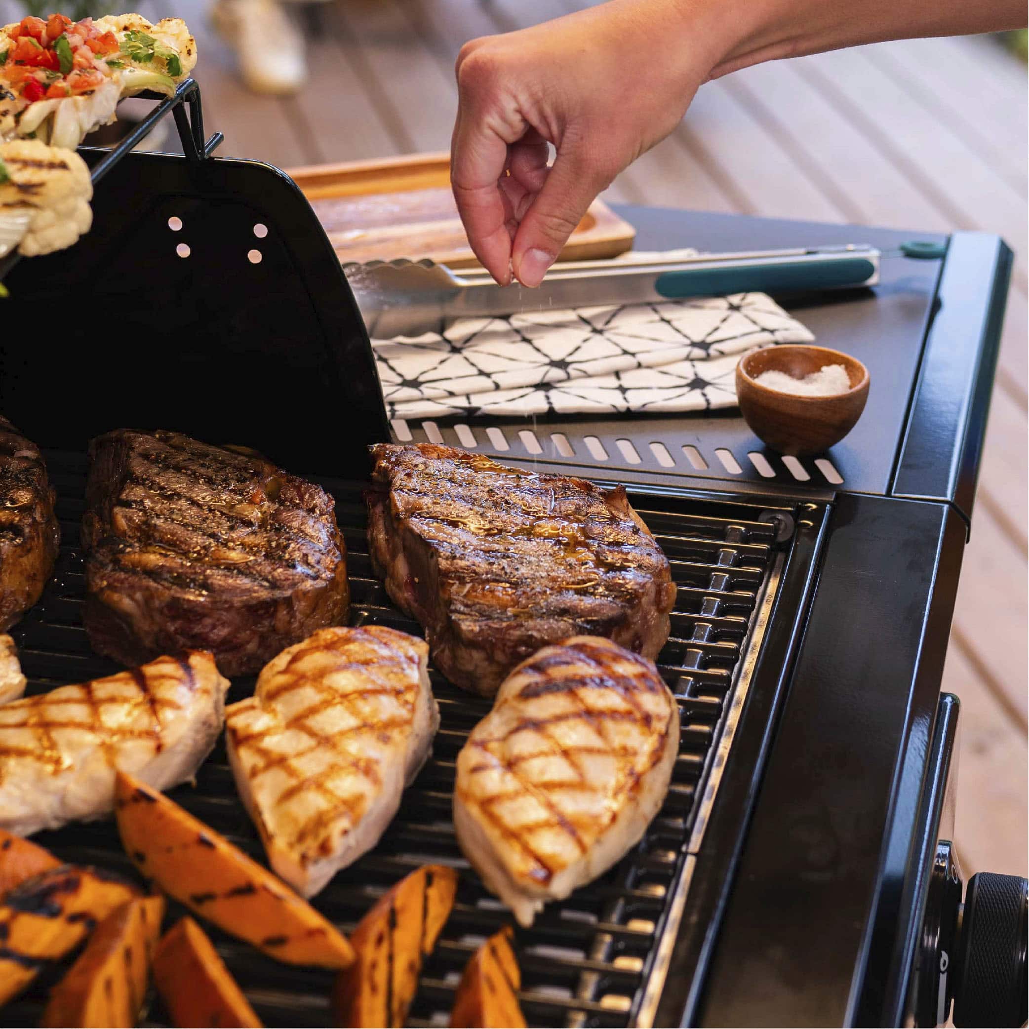 Alt View 23. Charbroil - Pro Series with Amplifire Infrared Technology 2-Burner Propane Gas Grill Cabinet, 463676724 - Black.