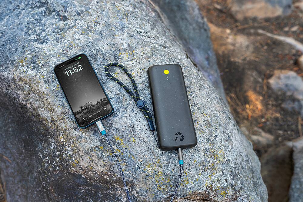 Alt View 13. Nimble - CHAMP PRO 20,000mAh 60W PD Dual USB-C Portable Charger - Black.