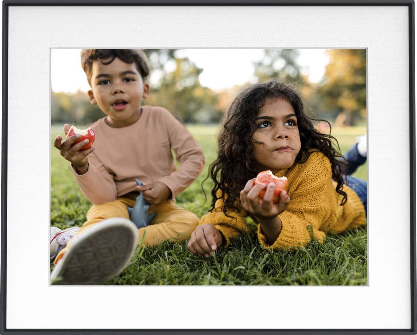 Alt View 15. Aura Home - Walden 15" Digital WiFi Frame - Matted Ink.