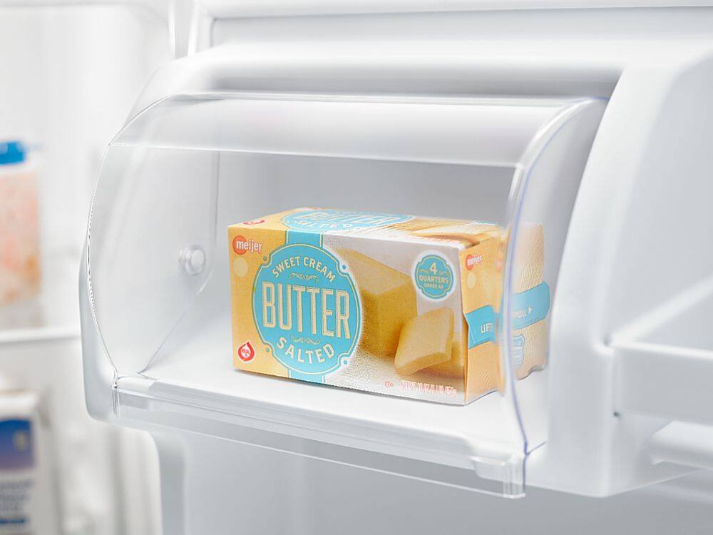 Alt View 18. Amana - 18 Cu. Ft. Top-Freezer Refrigerator - Stainless steel.