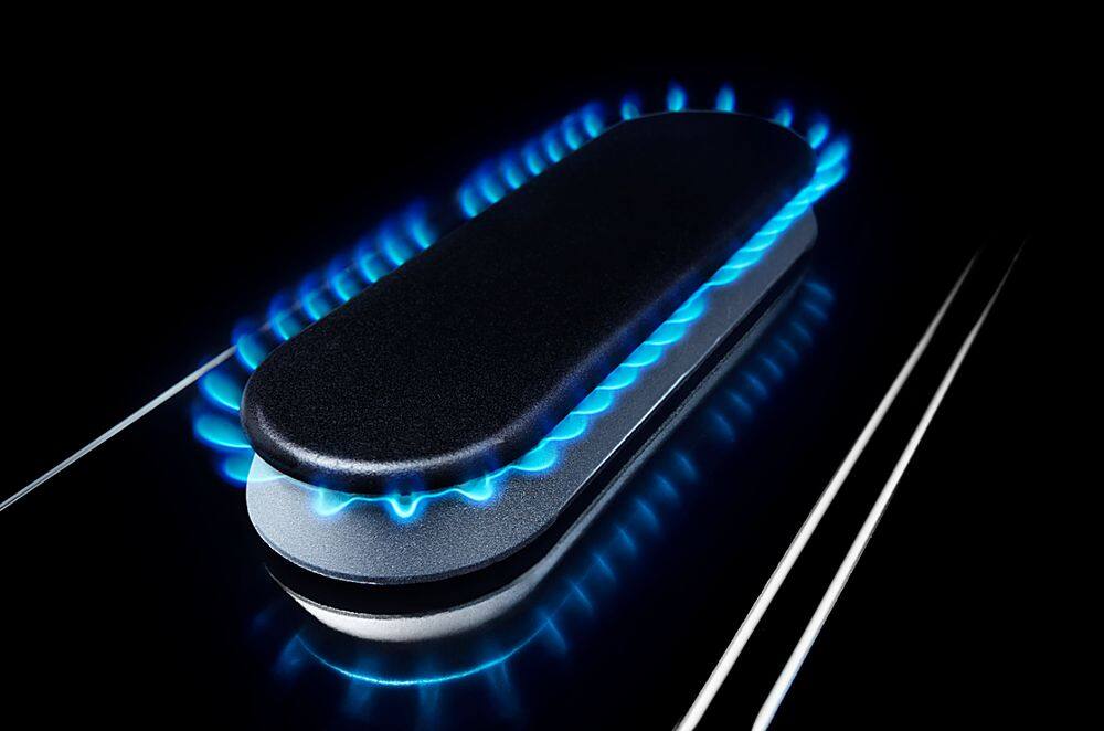 Alt View 17. Maytag - 5.8 Cu. Ft. Self-Cleaning Freestanding Fingerprint Resistant Gas Convection Range - Fingerprint Resistant Stainless Steel.