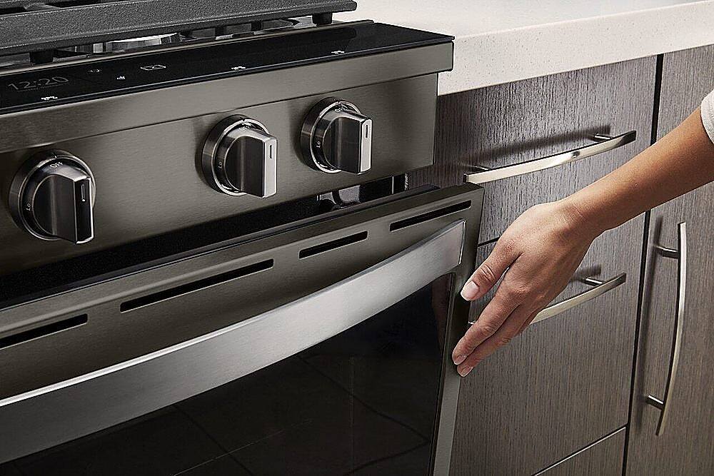Left. Whirlpool - 5.8 Cu. Ft. Slide-In Gas Convection Range with Self-Cleaning with Air Fry with Connection - Black Stainless Steel with Printshield Finish.