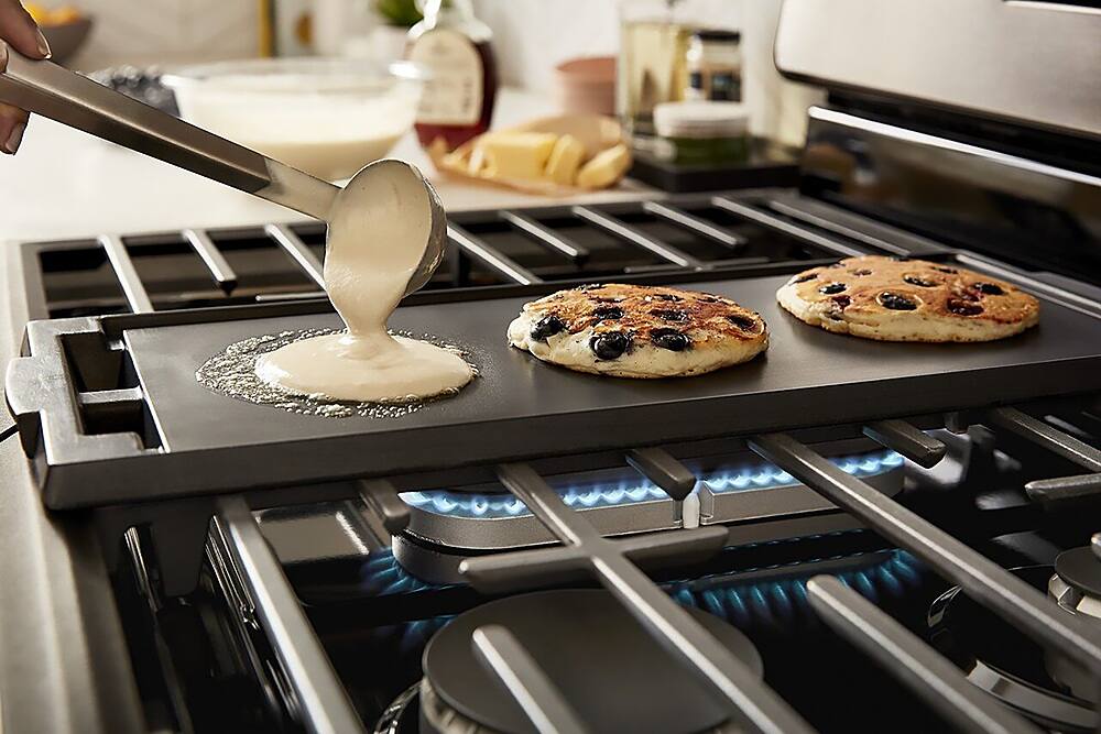 Alt View 16. Whirlpool - 5.1 Cu. Ft. Freestanding Gas Range with Edge to Edge Cooktop - Black.