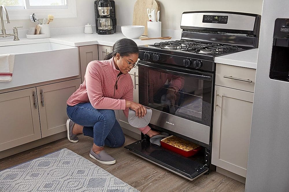 Amana 5.1 Cu. Ft. Freestanding Gas Range with Bake Assist Temps ...