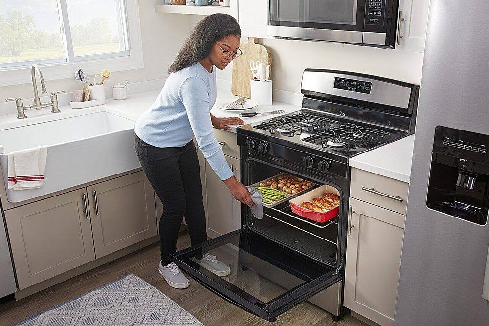 Amana 5.1 Cu. Ft. Freestanding Gas Range with Bake Assist Temps ...