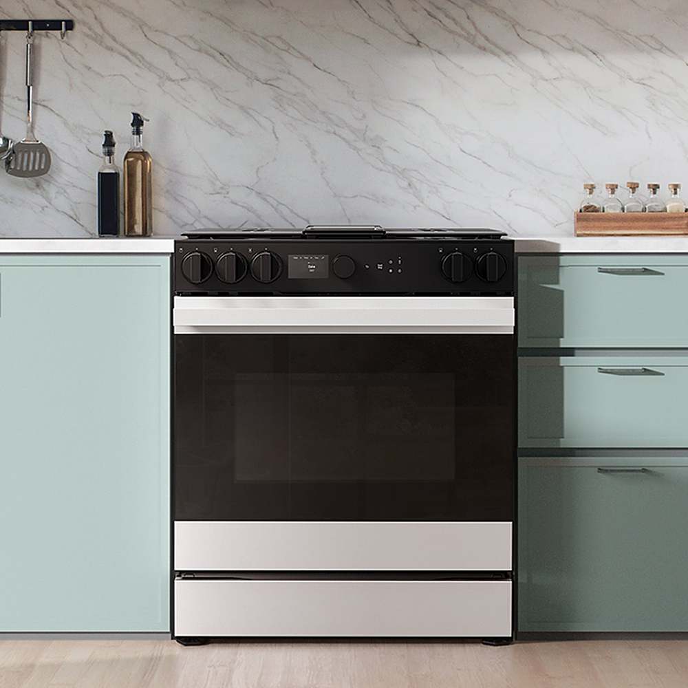 Alt View 11. Samsung - OPEN BOX Bespoke 6.0 Cu. Ft. Slide-In Gas Range with Smart Oven Camera - White Glass.