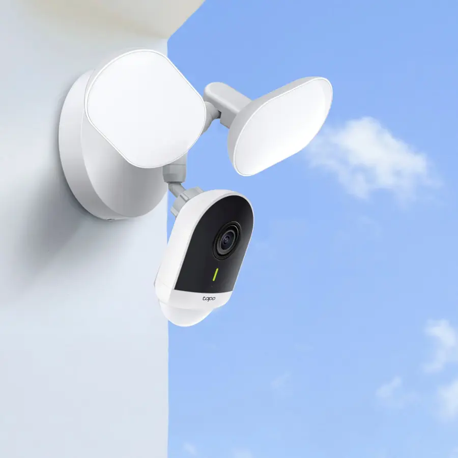 Alt View 14. TP-Link - Tapo Wired Floodlight Wi-Fi Security 2K Camera with Utra-Bright Dimmable Floodlights - No Monthly Fees - White.