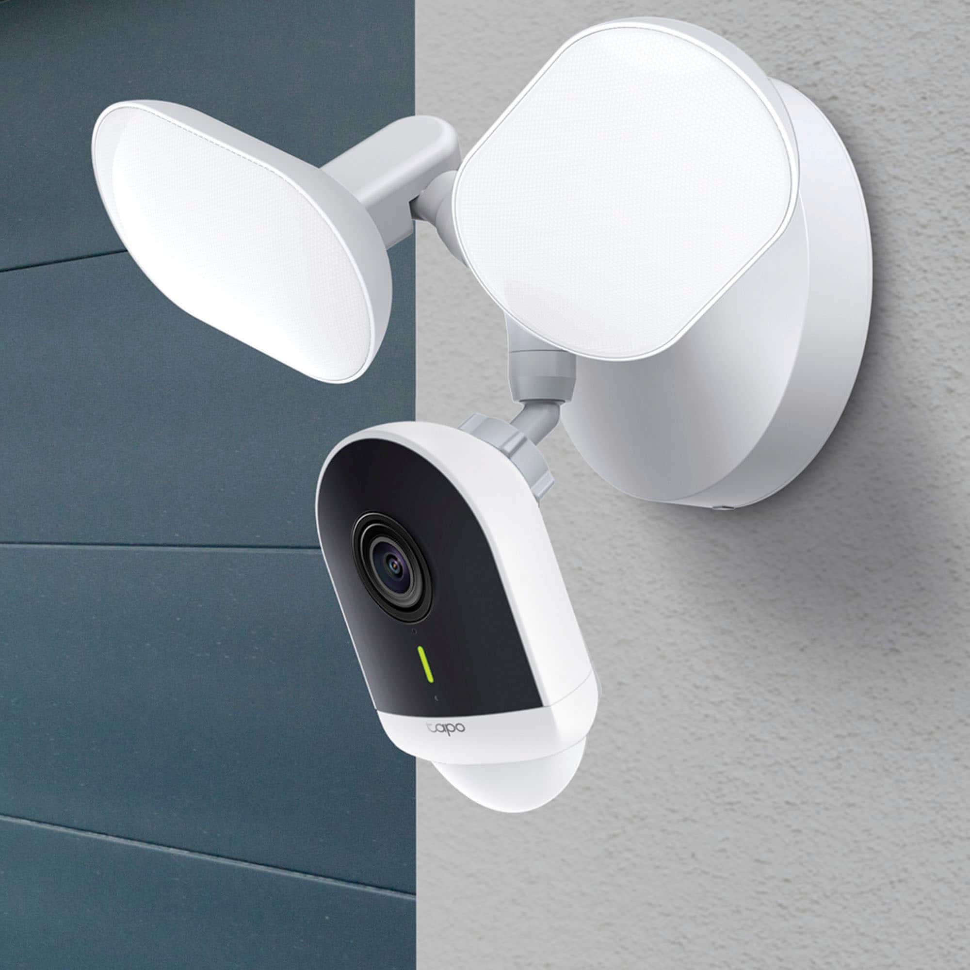 Alt View 15. TP-Link - Tapo Wired Floodlight Wi-Fi Security 2K Camera with Utra-Bright Dimmable Floodlights - No Monthly Fees - White.