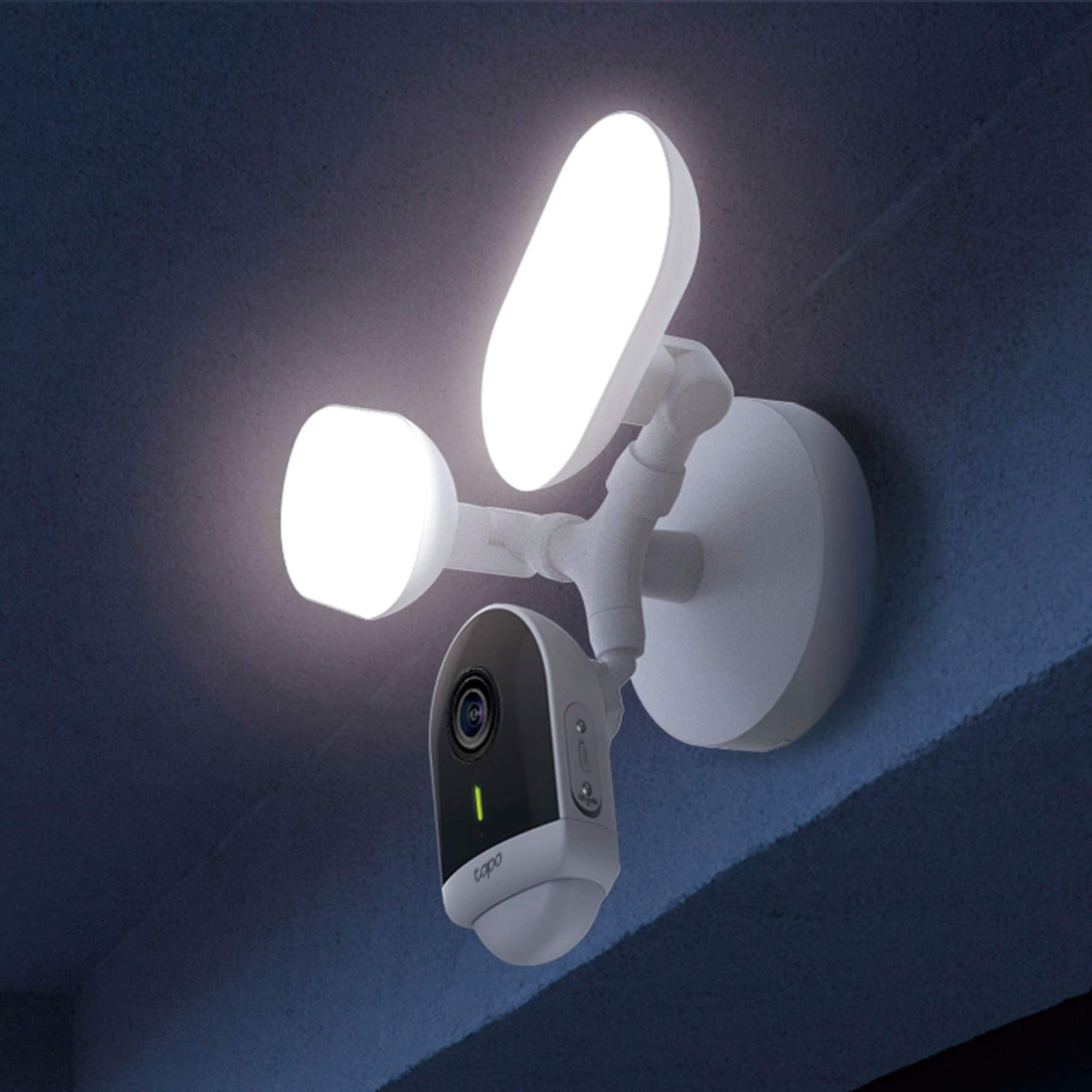 Alt View 16. TP-Link - Tapo Wired Floodlight Wi-Fi Security 2K Camera with Utra-Bright Dimmable Floodlights - No Monthly Fees - White.