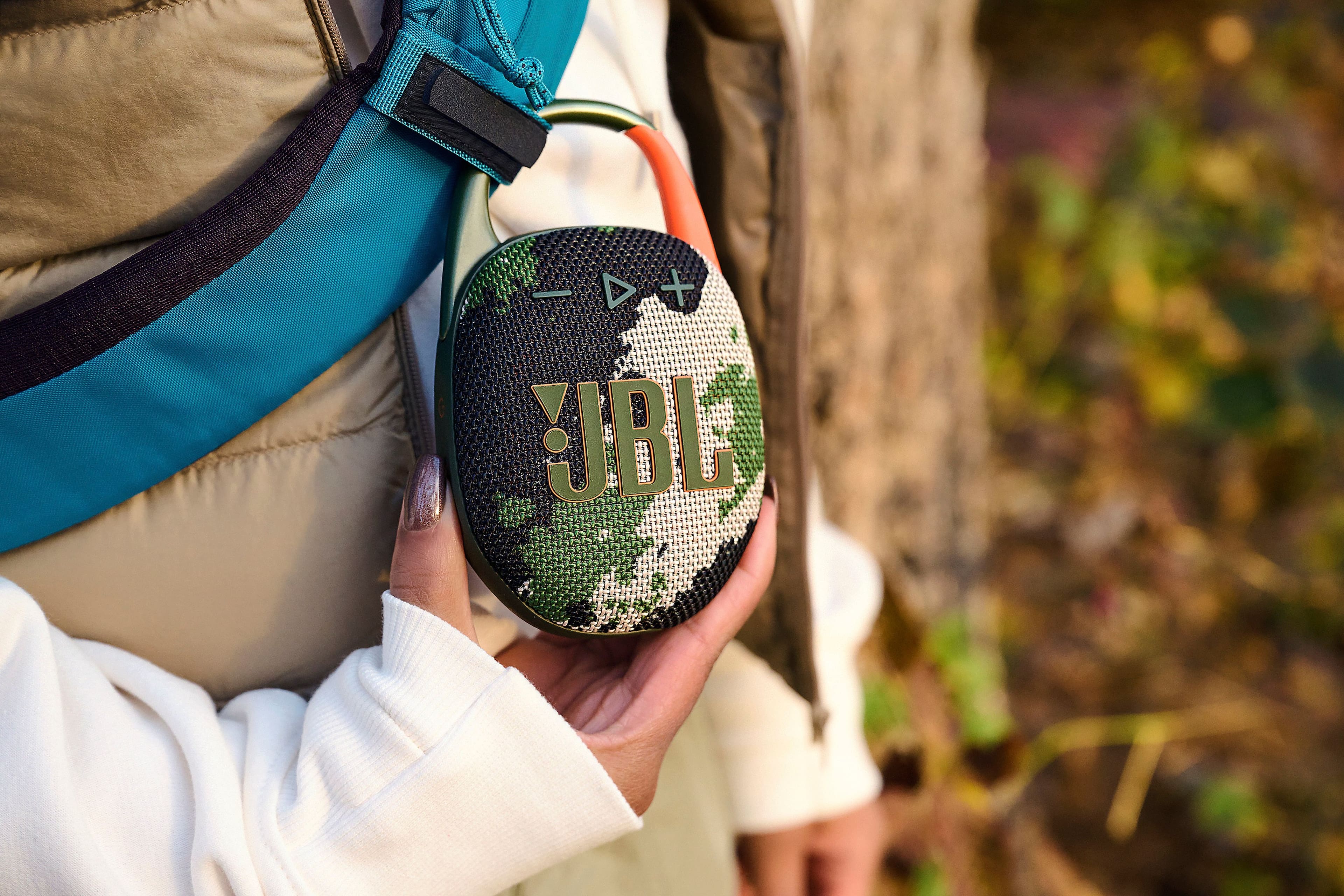 Alt View 15. JBL - Clip 5 Portable Bluetooth Speaker - Camouflage.