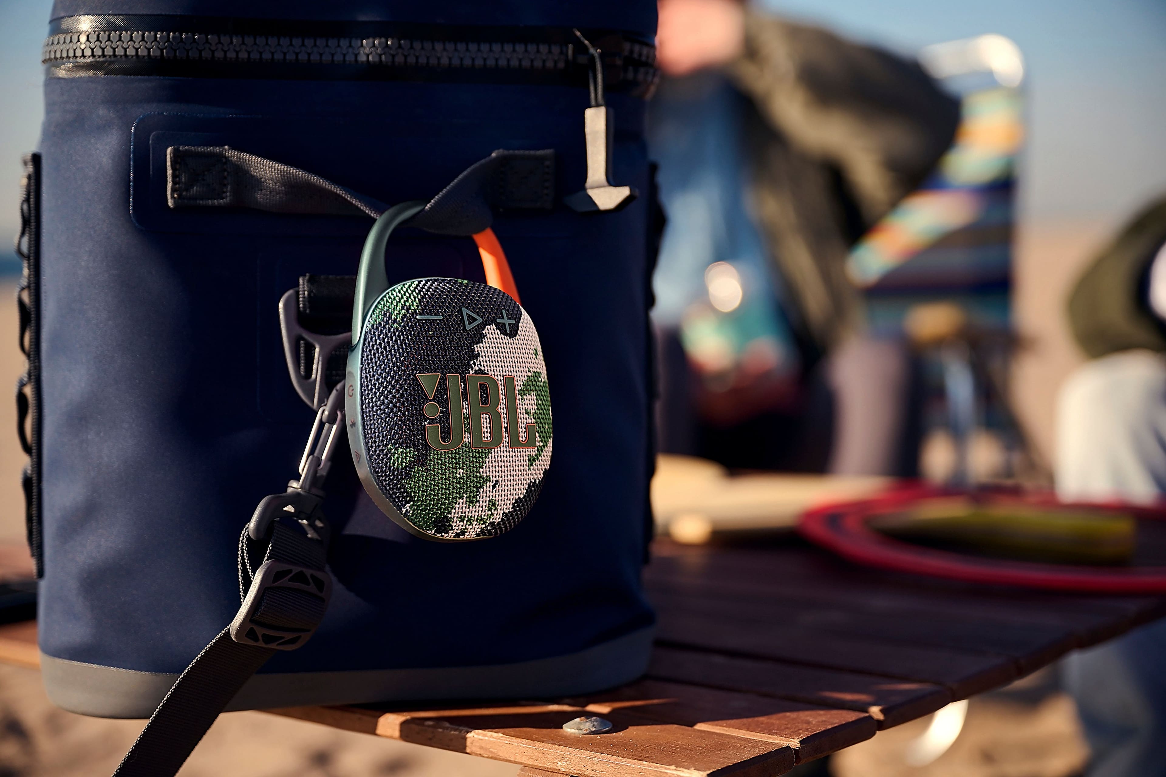 Alt View 22. JBL - Clip 5 Portable Bluetooth Speaker - Camouflage.