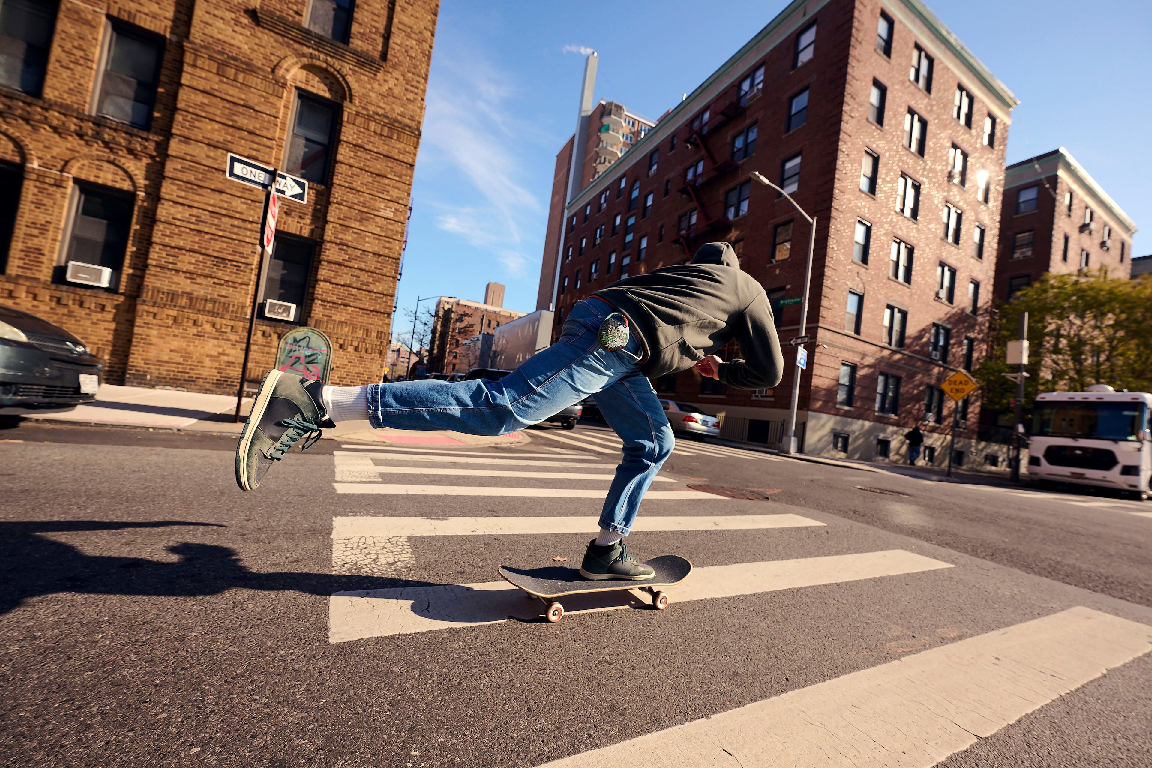 Alt View 18. JBL - Clip 5 Portable Bluetooth Speaker - Blue.