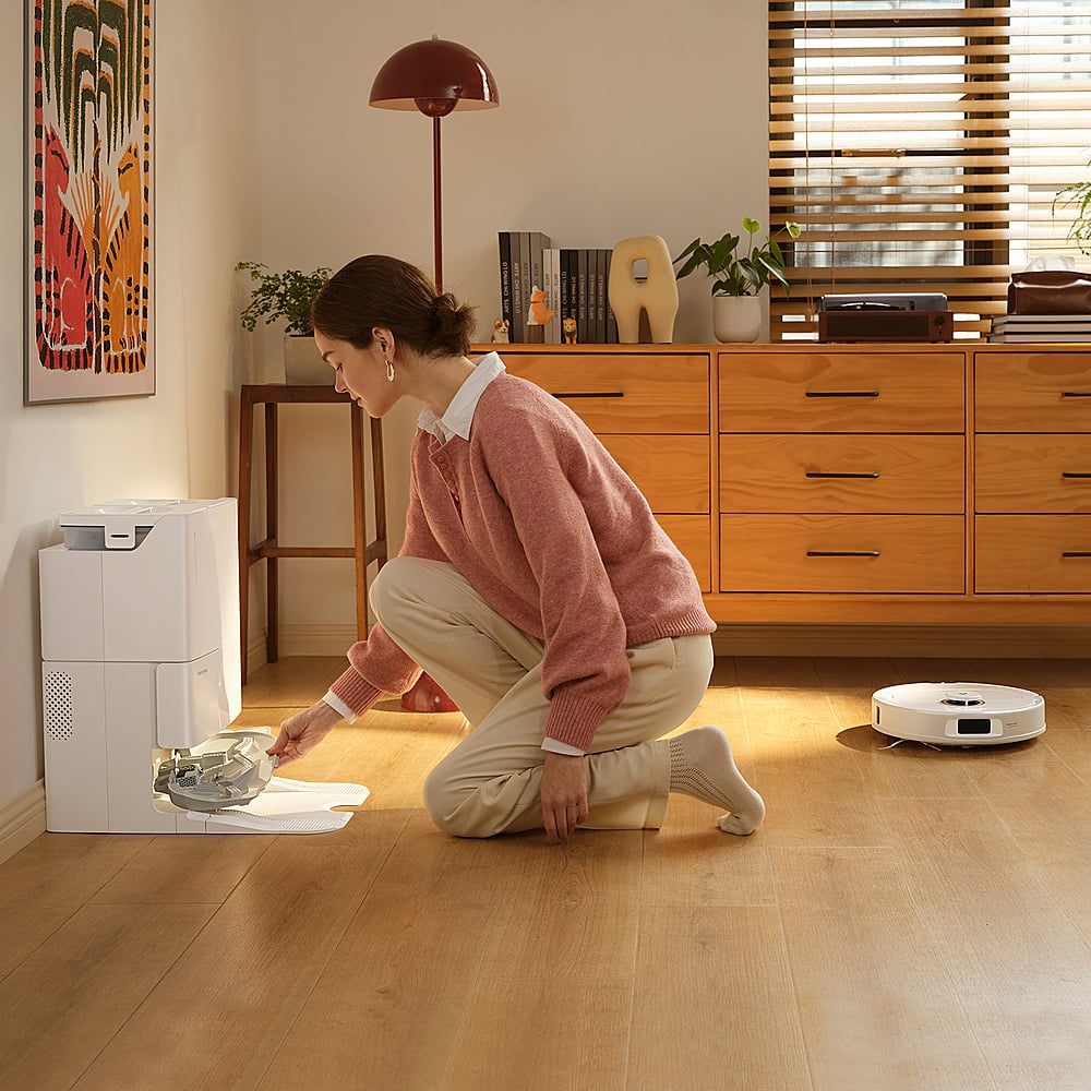 Alt View 21. Roborock - Qrevo Pro Wi-Fi Connected Robot Vacuum and Mop with FlexiArm Design Edge Mopping, Dynamic Hot Water Mop Washing - White.