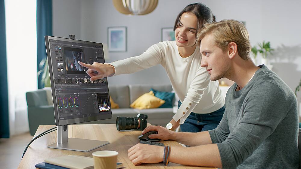 The text on the image is not coherent or organized, so it is not possible to group and correct it.