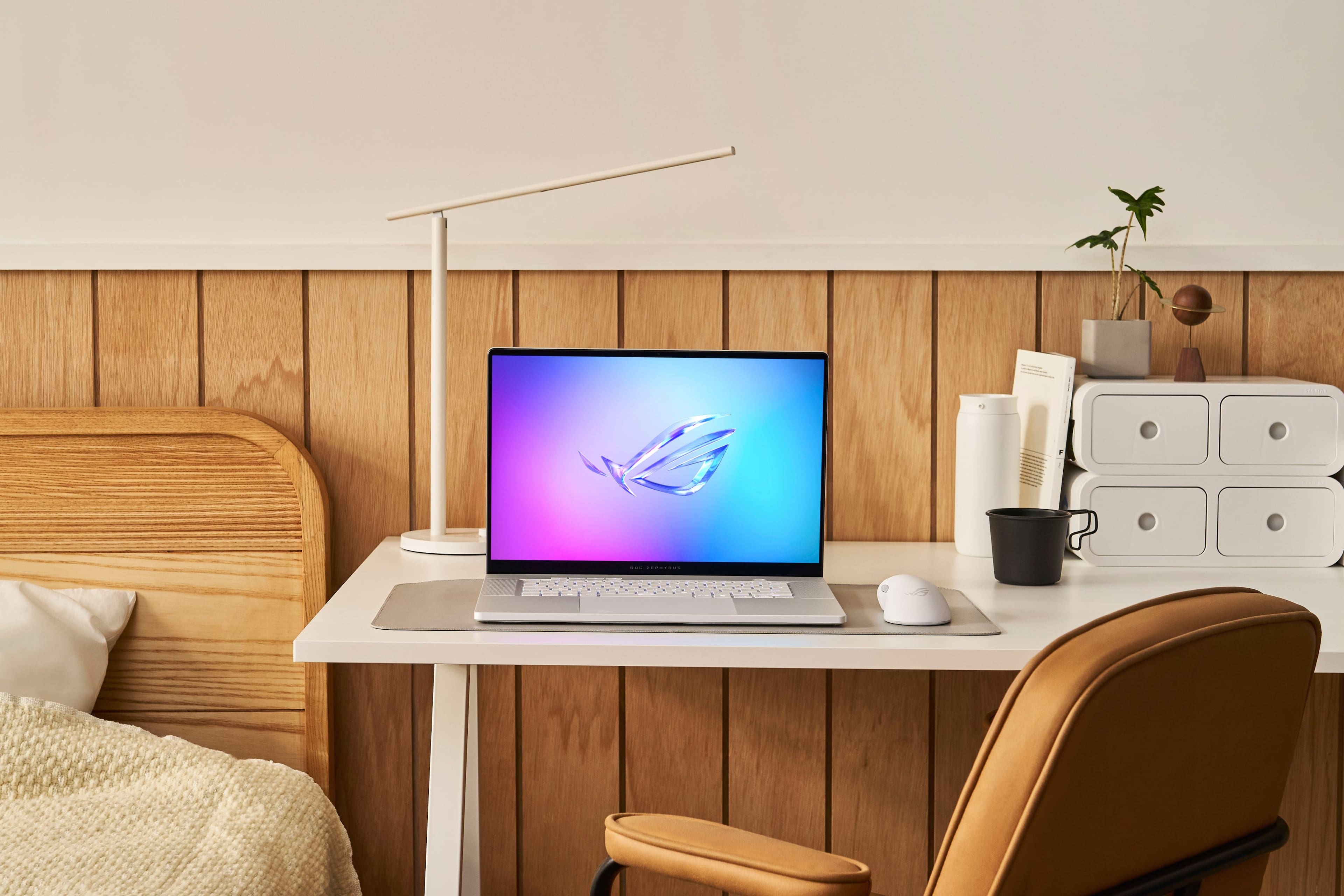 Alt View 15. ASUS - ROG Zephyrus G16 16" OLED 240Hz Gaming Laptop - AMD Ryzen AI 9 HX 370 - 32GB Memory - NVIDIA GeForce RTX 4070 - 2TB SSD - Platinum White.