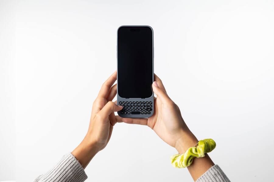 Clicks Keyboard for Apple iPhone 15 Pro London Sky CK-5100-1 Clicks Keyboard for Apple iPhone 15 Pro London Sky CK-5100-1