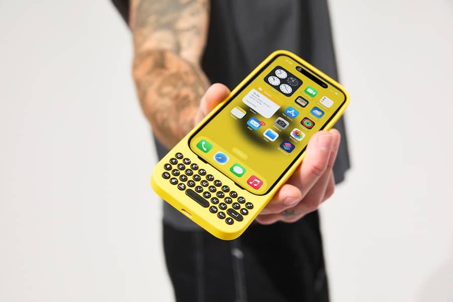 Clicks Keyboard for Apple iPhone 15 Pro Max BumbleBee CK Clicks Keyboard for Apple iPhone 15 Pro Max BumbleBee CK