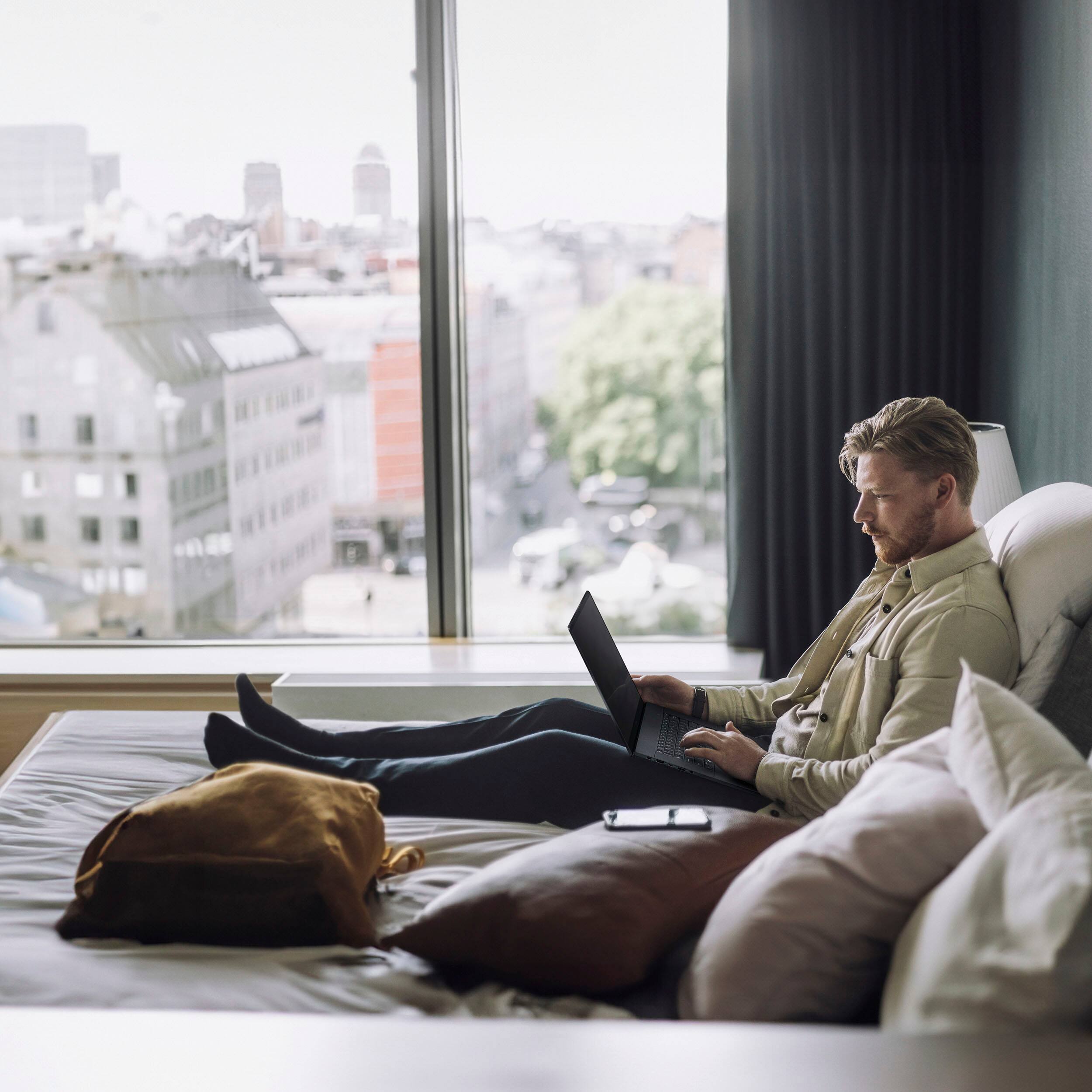 Alt View 26. ASUS - ProArt P16 16" 4K Touch Screen Laptop - AMD Ryzen AI 9 HX 370 - 32GB Memory - NVIDIA GeForce RTX 4060 - 1TB SSD - Nano Black.