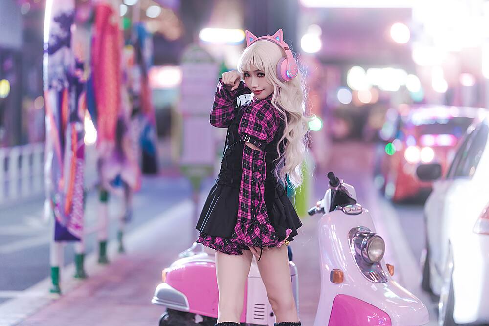 Alt View 15. Edifier - G5BT CAT Wireless Gaming Headset w/ Magnetic Cat Ears, 36 Hour Battery Life for Xbox, Playstation, Nintendo, Mobile & PC - Pink.