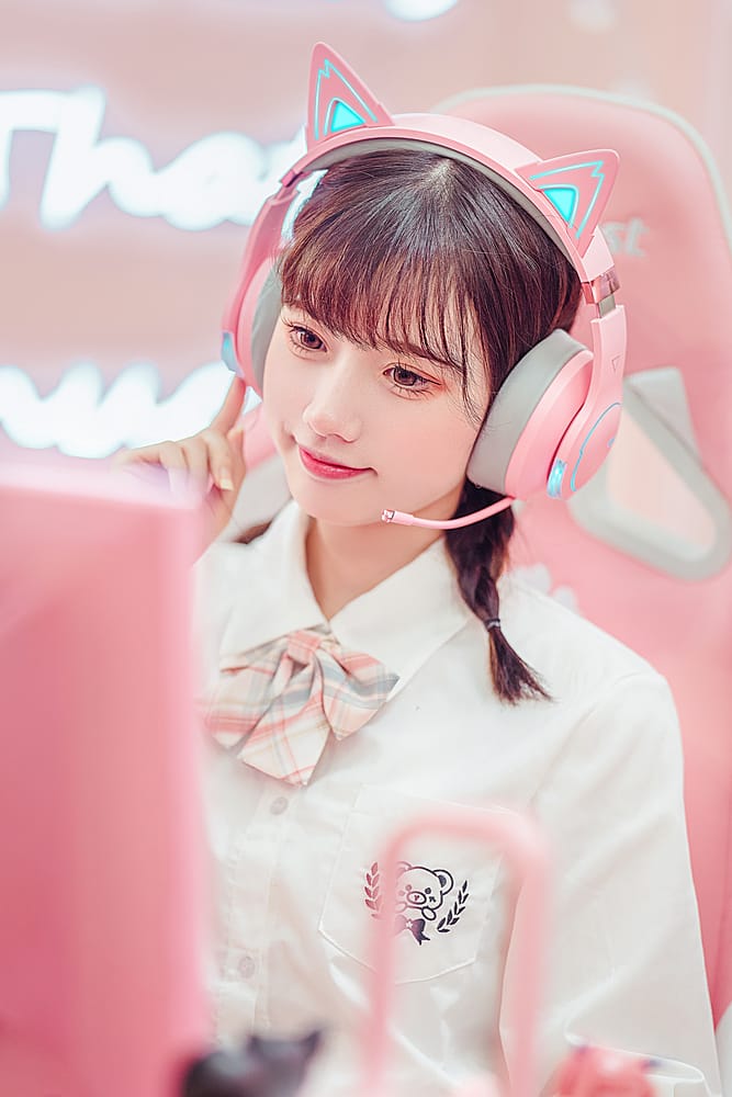 Alt View Zoom 17. Edifier - G5BT CAT Wireless Gaming Headset w/ Magnetic Cat Ears, 36 Hour Battery Life for Xbox, Playstation, Nintendo, Mobile & PC - Pink.