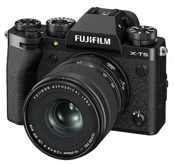 Fujifilm X T5 Mirrorless Camera with XF16 50mmF2.8 4.8 R LM WR Fujifilm X T5 Mirrorless Camera with XF16 50mmF2.8 4.8 R LM WR
