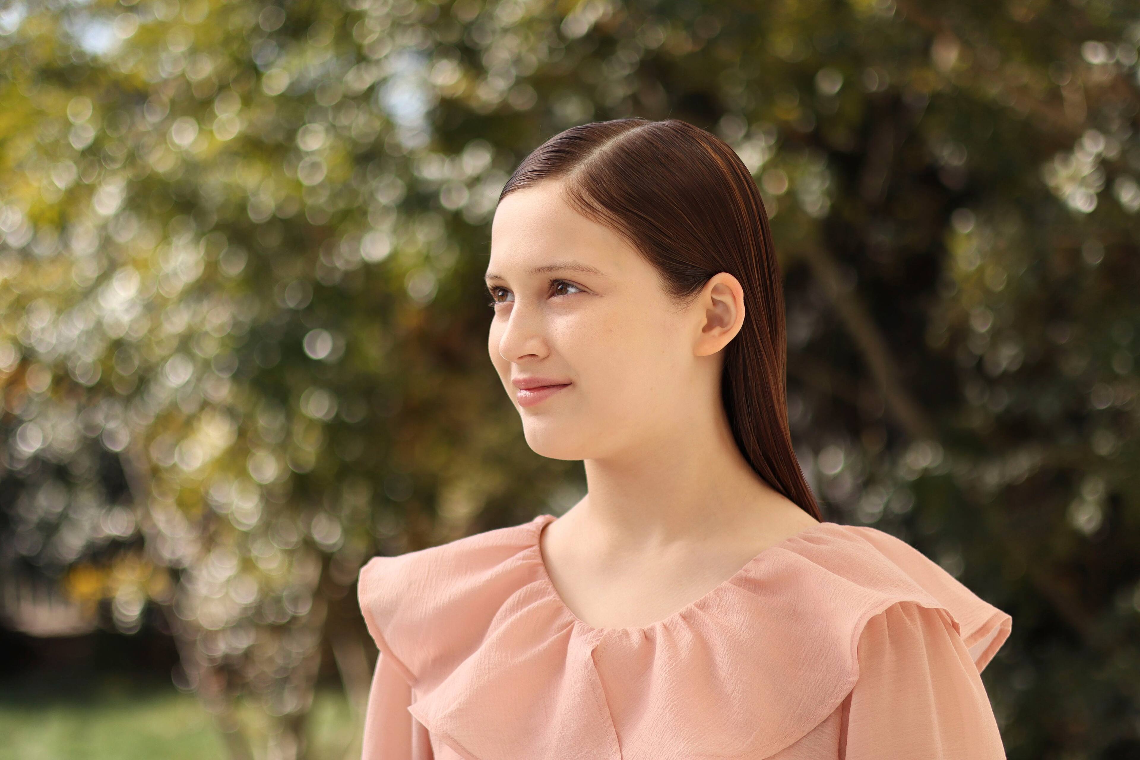 Alt View 24. Canon - EOS R100 4K Video Mirrorless Camera Special Edition 2 Lens Kit with RF-S 18-45mm and RF-S 55-210mm Lenses - Black.