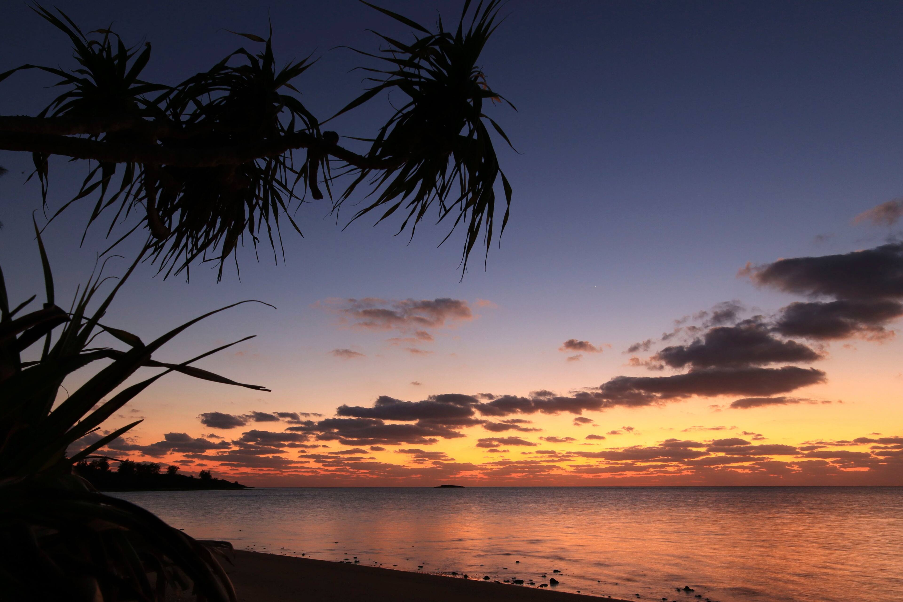 Alt View 33. Canon - EOS R100 4K Video Mirrorless Camera Special Edition 2 Lens Kit with RF-S 18-45mm and RF-S 55-210mm Lenses - Black.