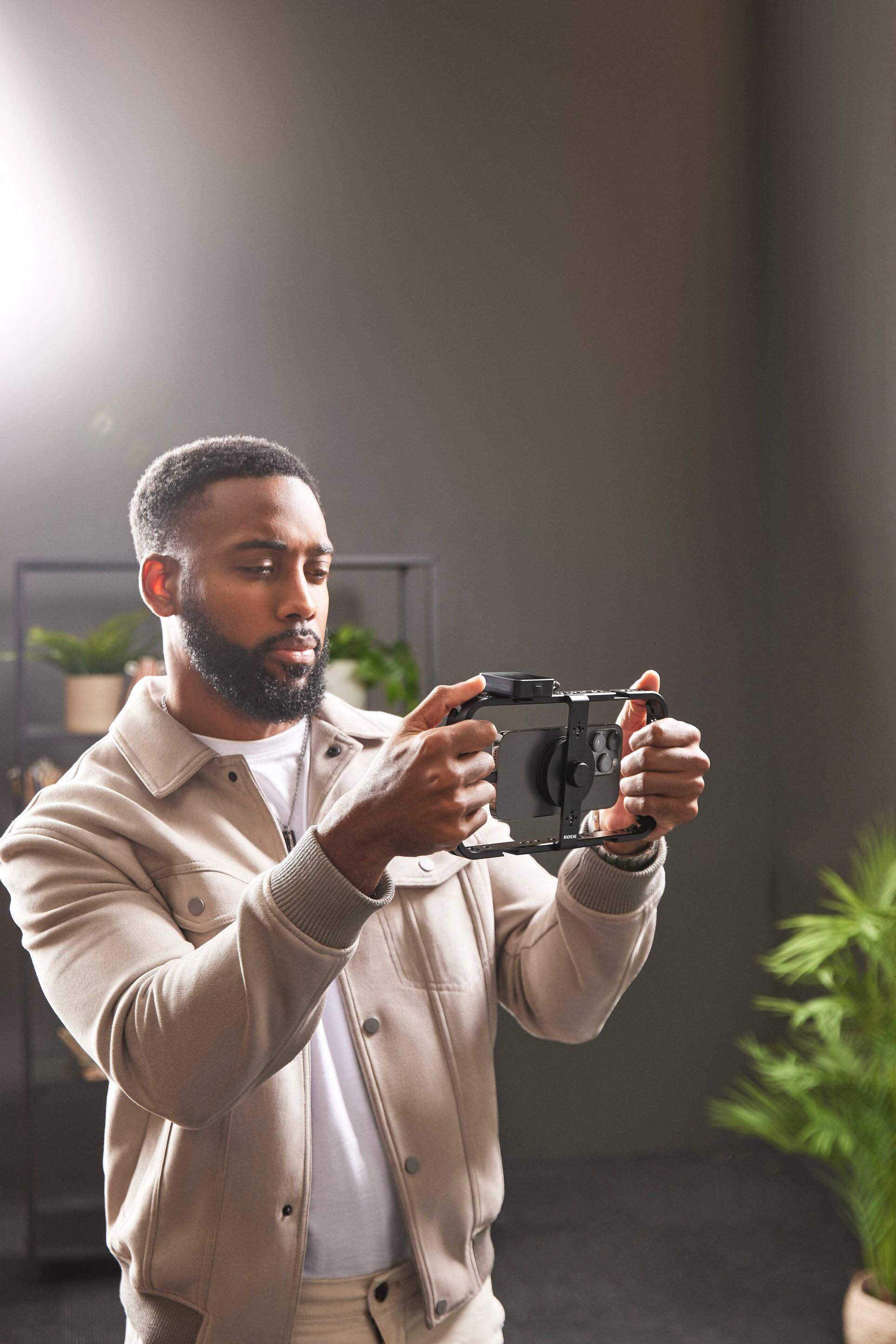 Alt View 24. RØDE - PhoneCage Magnetic Filmmaking Cage for Most Cell Phones - Black.