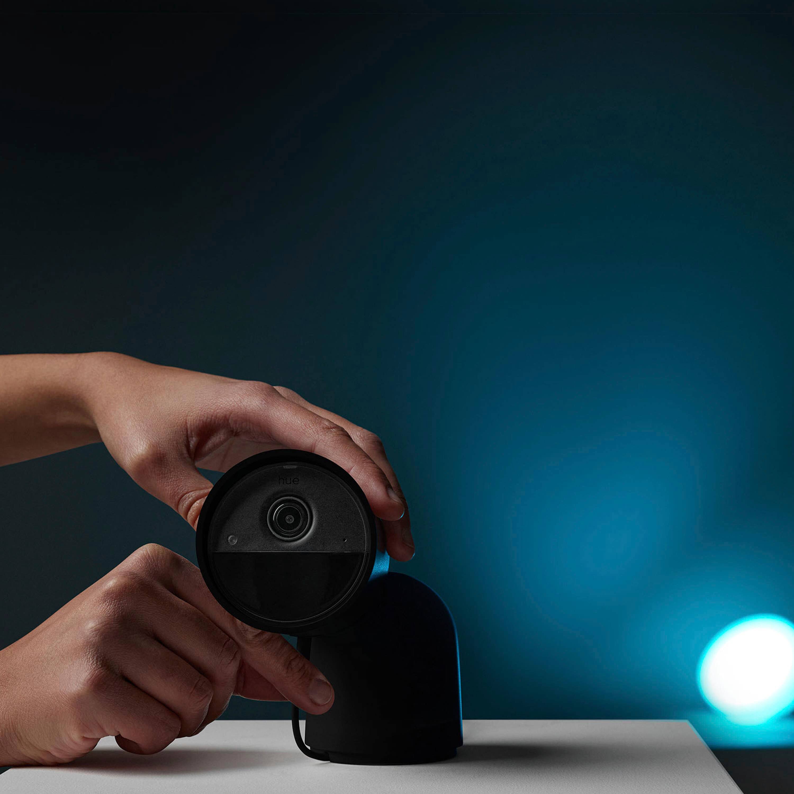 Left. Philips - Hue Desktop Wired Security Camera w/Stand - Black.