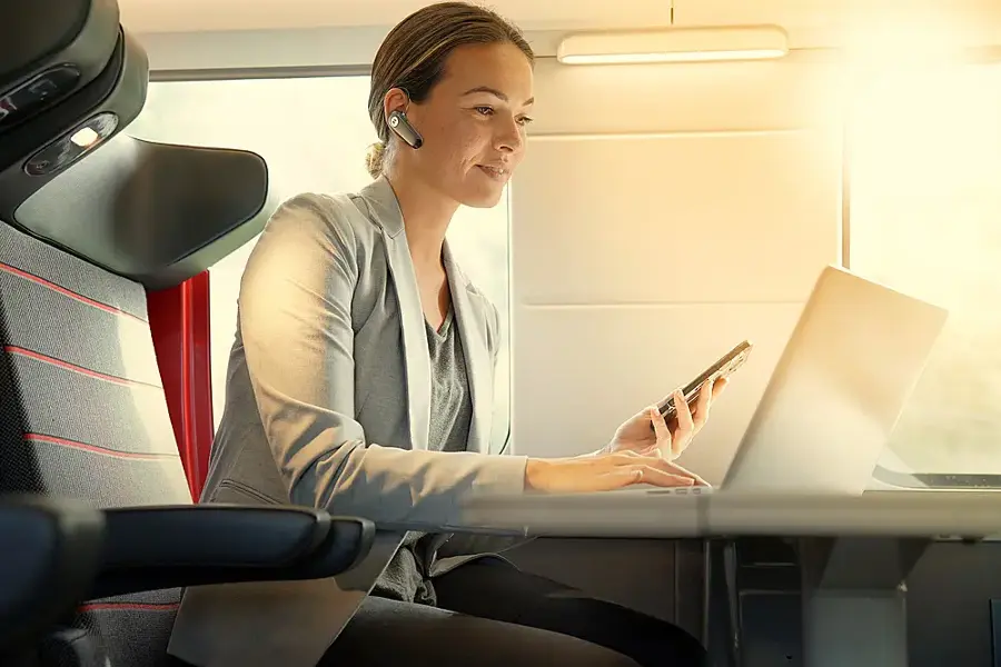 Alt View 15. Motorola - HK126 Compact Bluetooth In-Ear Wireless Mono Headset - Black.