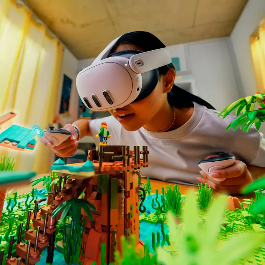 Alt View 12. Meta - Quest 3 Breakthrough Mixed Reality - 128GB (Refurbished) - White.