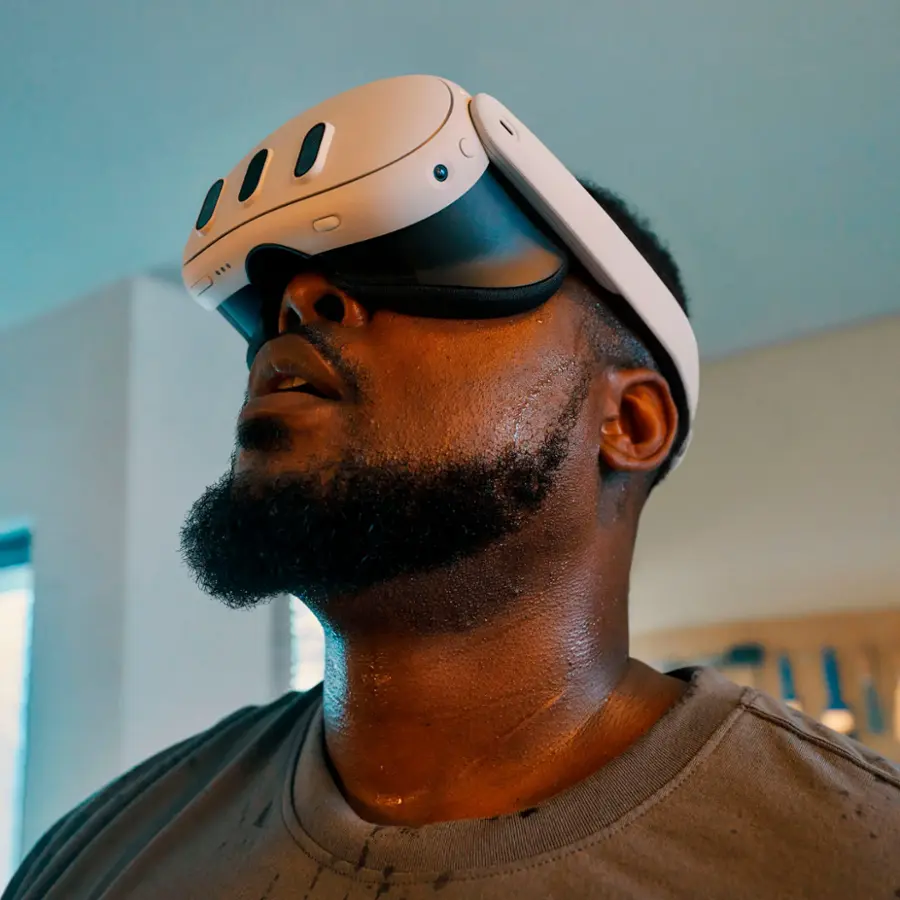Alt View 16. Meta - Quest 3 Breakthrough Mixed Reality - 128GB (Refurbished) - White.