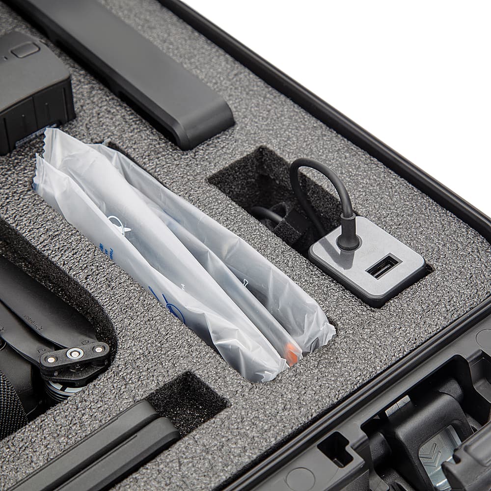 Left. NANUK - 925 Protective Hard Case with Insert for DJI Mavic 3 Pro Fly More/Cine Premium Combo - Black.