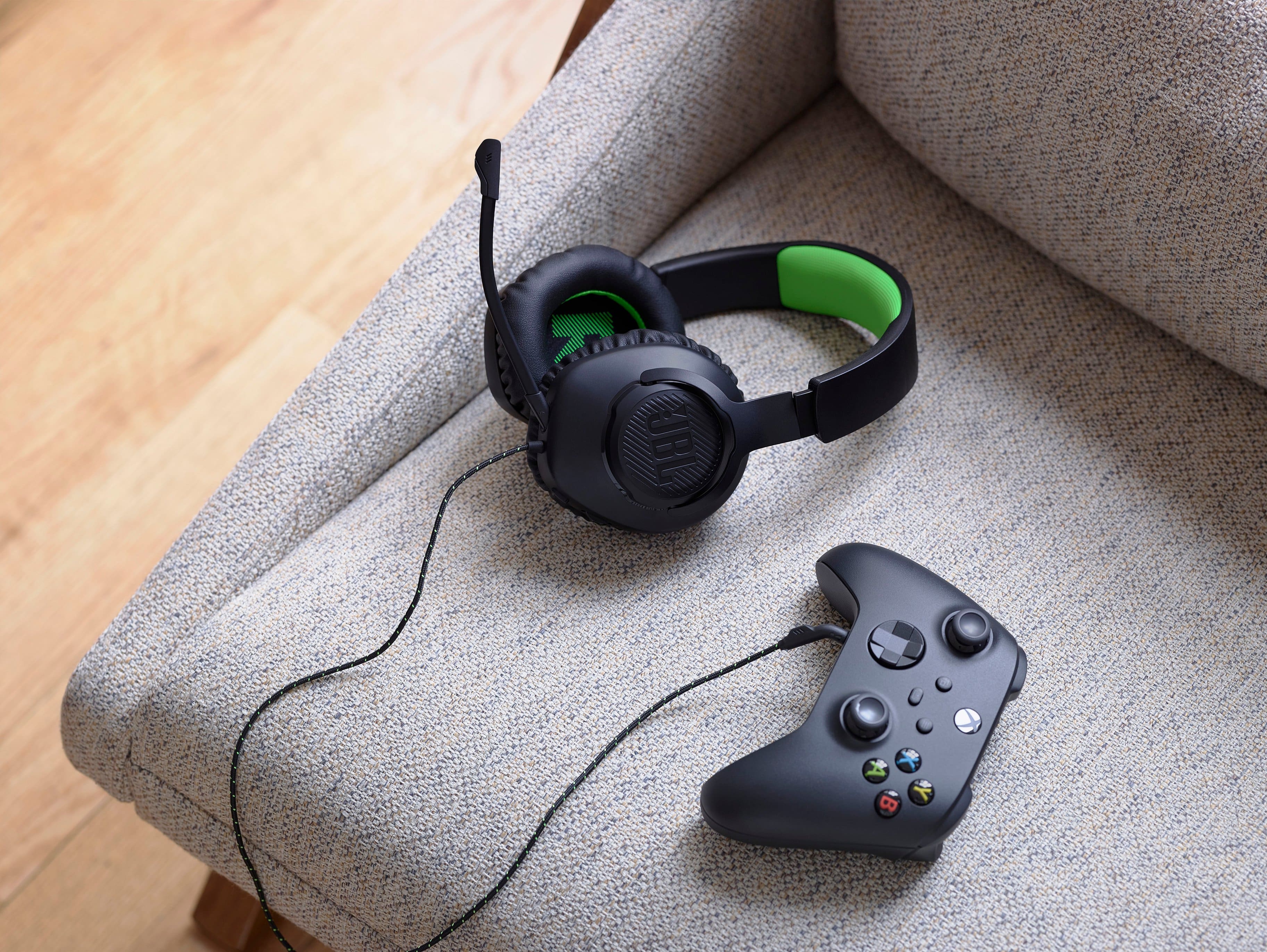 Alt View 18. JBL - Quantum 100X Wired Gaming Headset - Black.