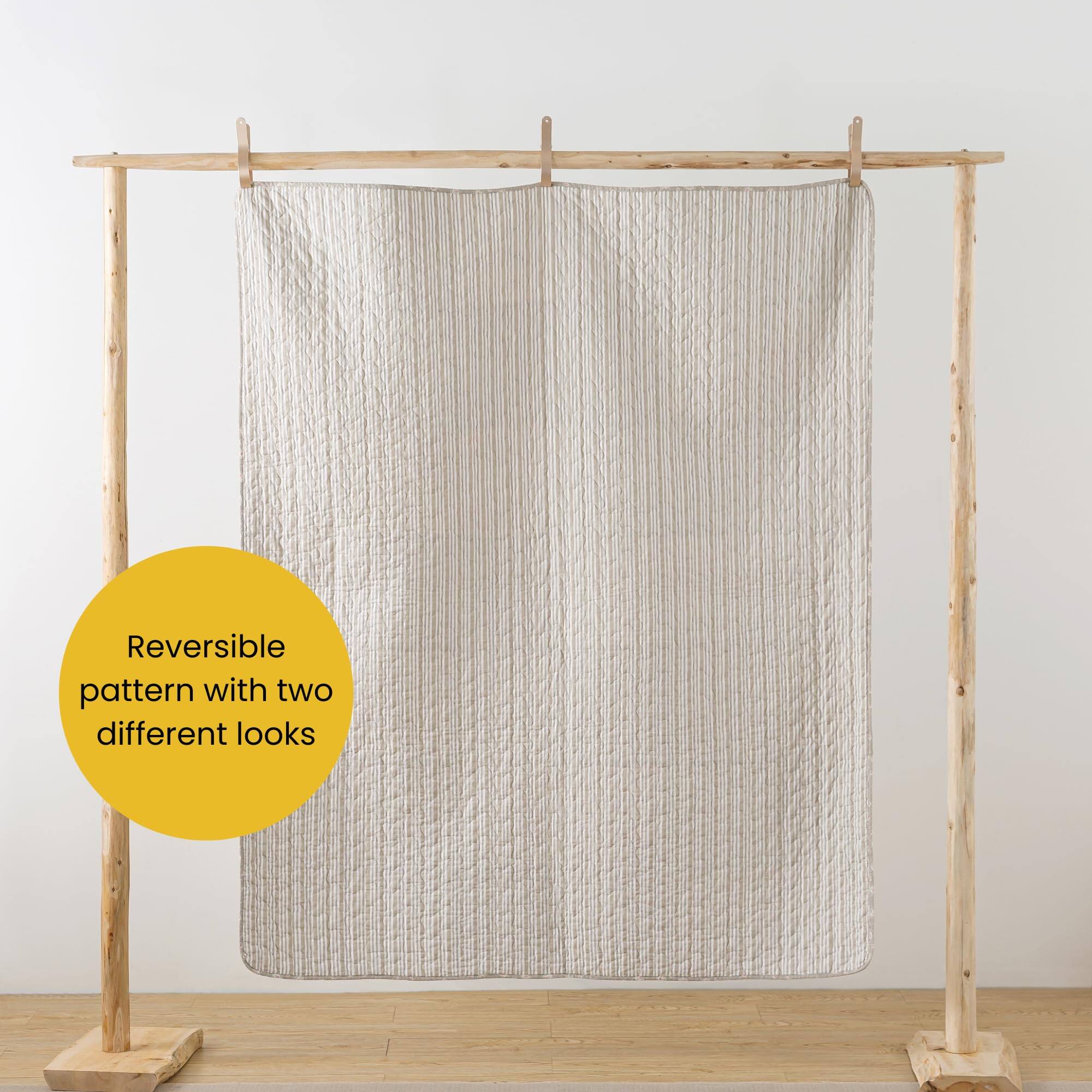 Reversible pattern with two different looks