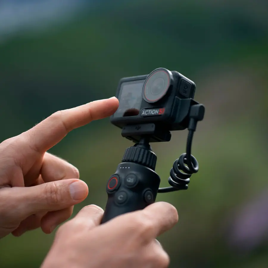 Alt View 18. DJI - Osmo Action Multifunctional Charging Handle - Black.
