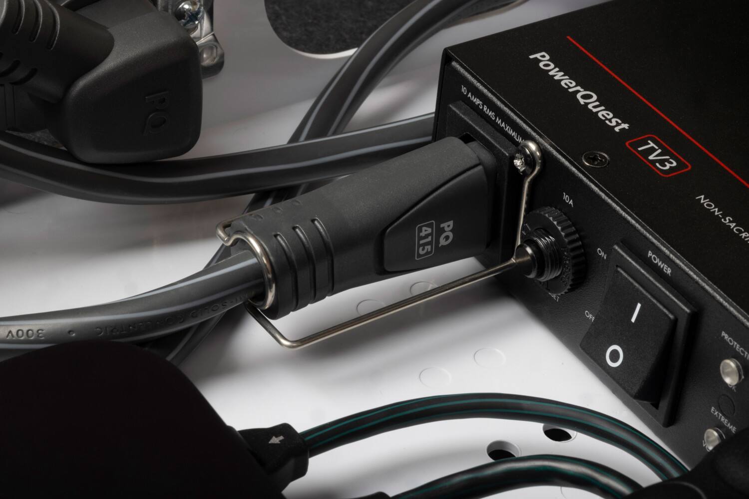 008 Od Gnos G ee 10 PowerQuest AMPS RMS MAXIMUM TV3 10A 415 PQ NON-SACRI. ON POWER AT 10 I O PROTECTI EXTREME