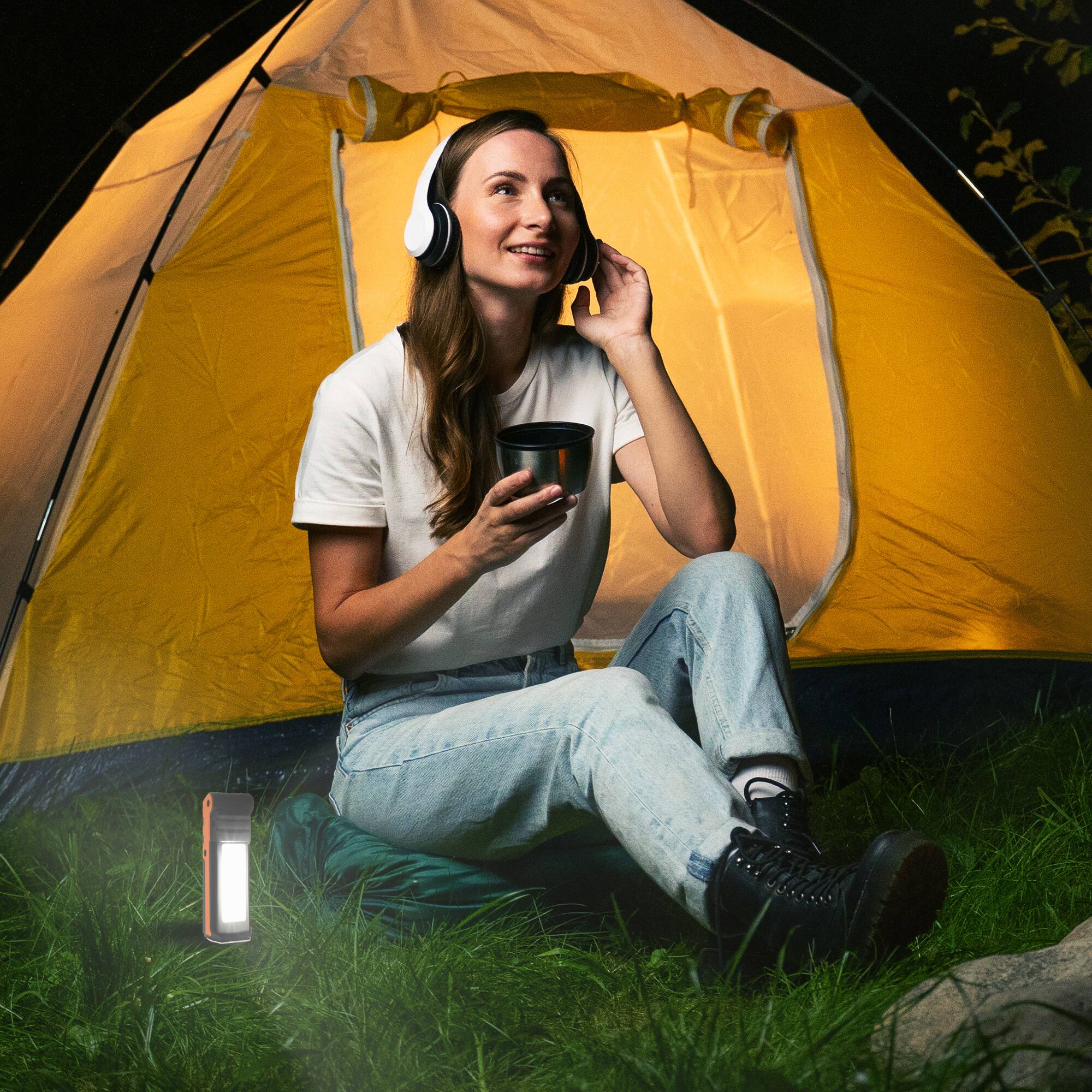 Alt View 1. Black+Decker - BLACK+DECKER 600 Lumens Work Light + 250 Lumens Flashlight & Power Bank, 32 Hour Rechargeable Utility LED Light - Black.