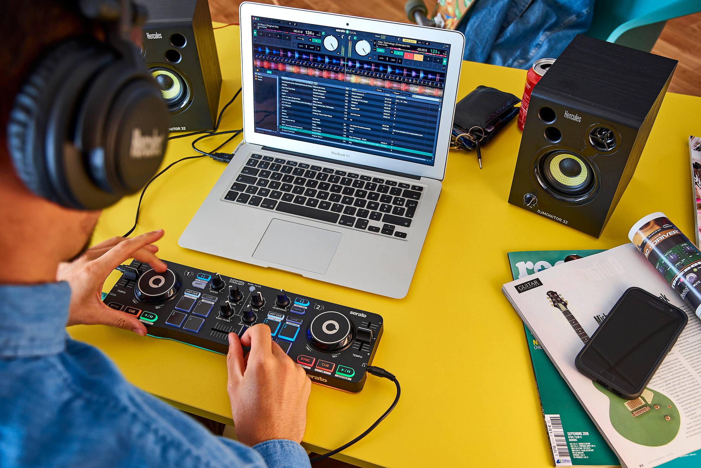 Alt View 19. Hercules - DJ Control Starlight - Black.