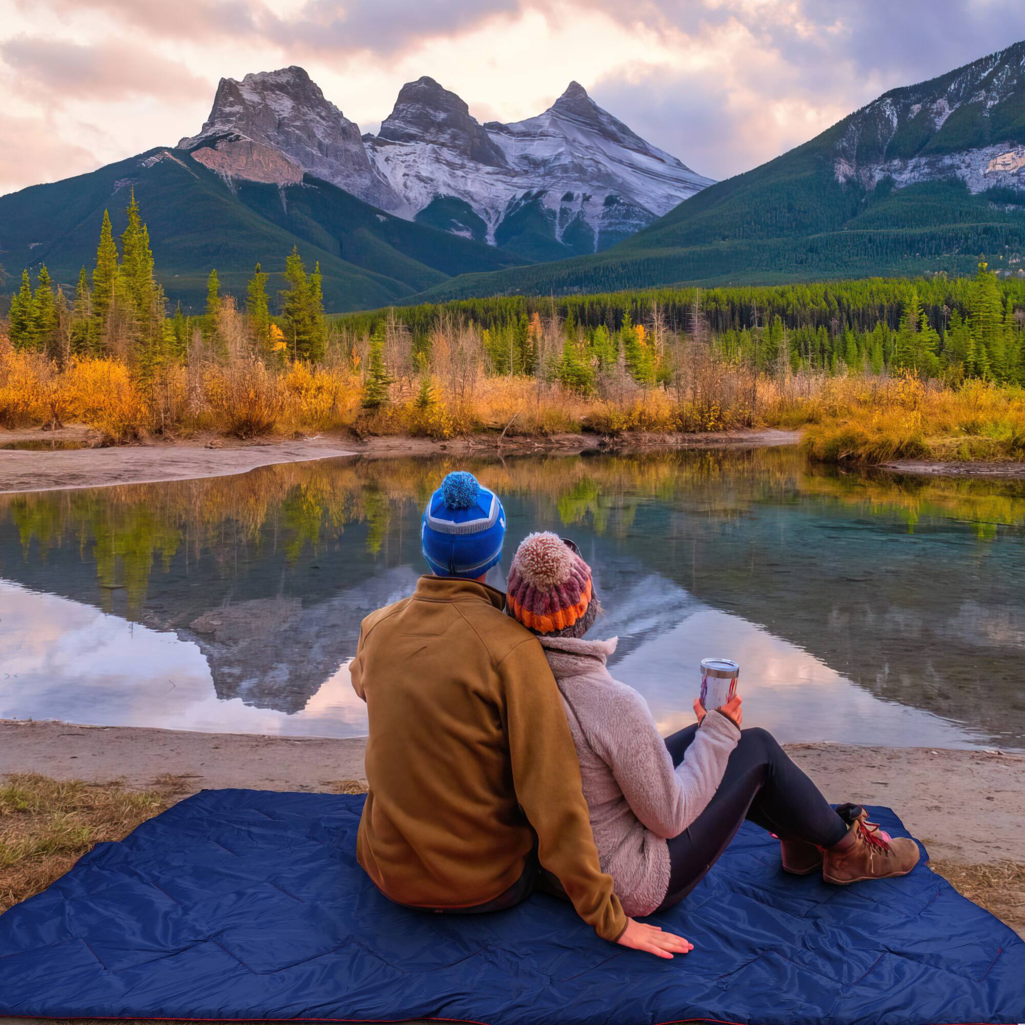 Angle. VIVZONE - Outdoor Blanket with Poncho Function - Blue.