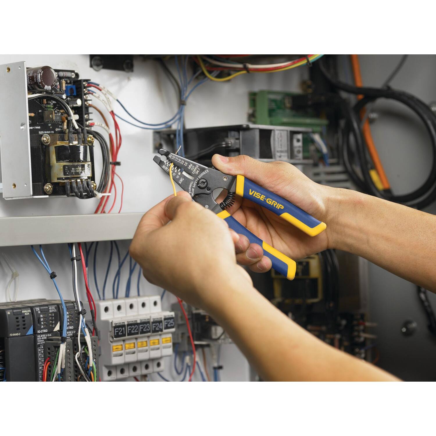 41 - 0 92 B F M & . GOOSLTY FHC CHAt CARSAED VISE-GRIP VISE - - Smi . OCTED I NU ELET F24 F25 F21 F22 F23