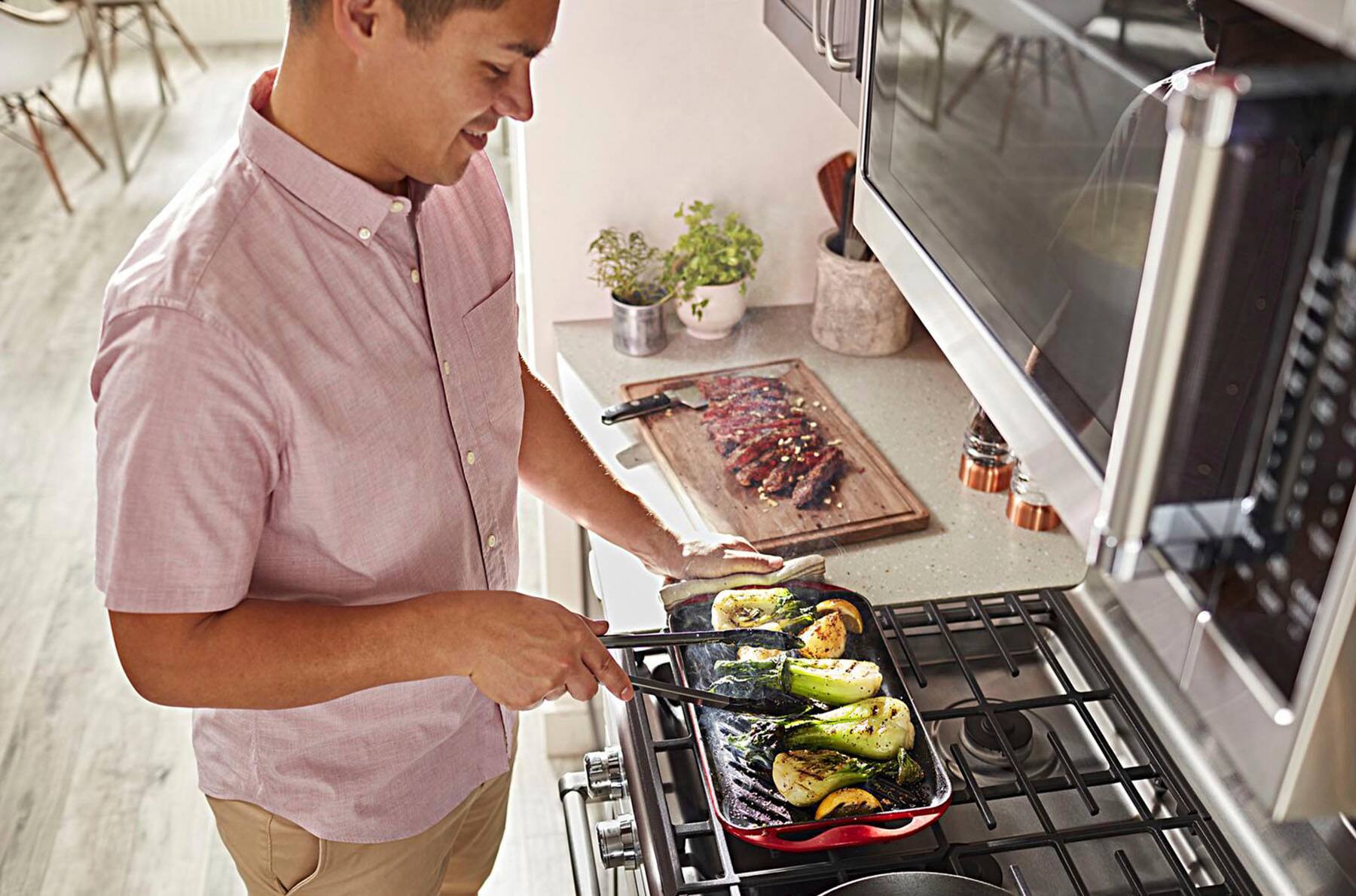 Alt View 13. KitchenAid - 5.8 Cu. Ft. Self-Cleaning Freestanding Gas True Convection Range with Even-Heat - Stainless steel.