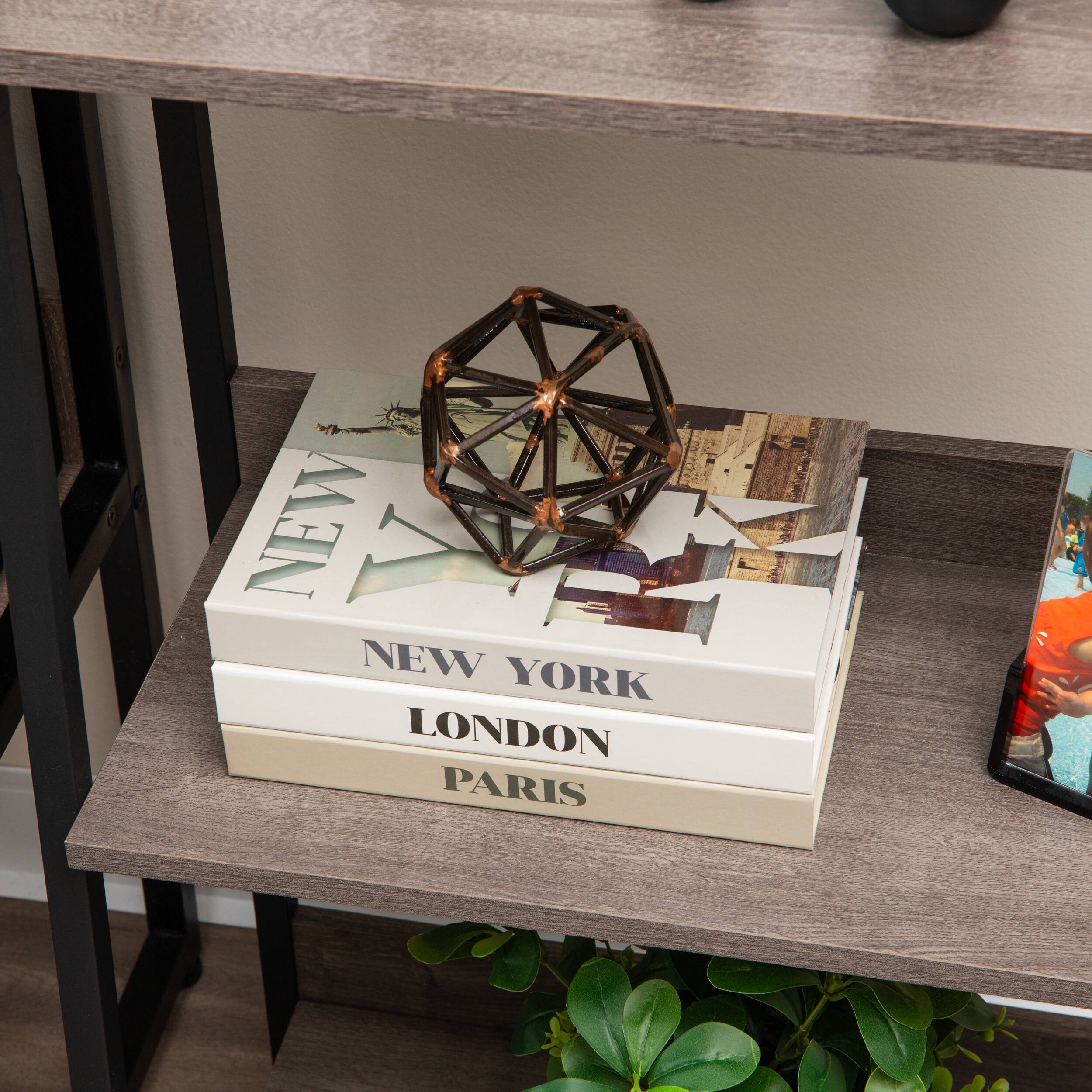 NEW YORK  
LONDON  
PARIS