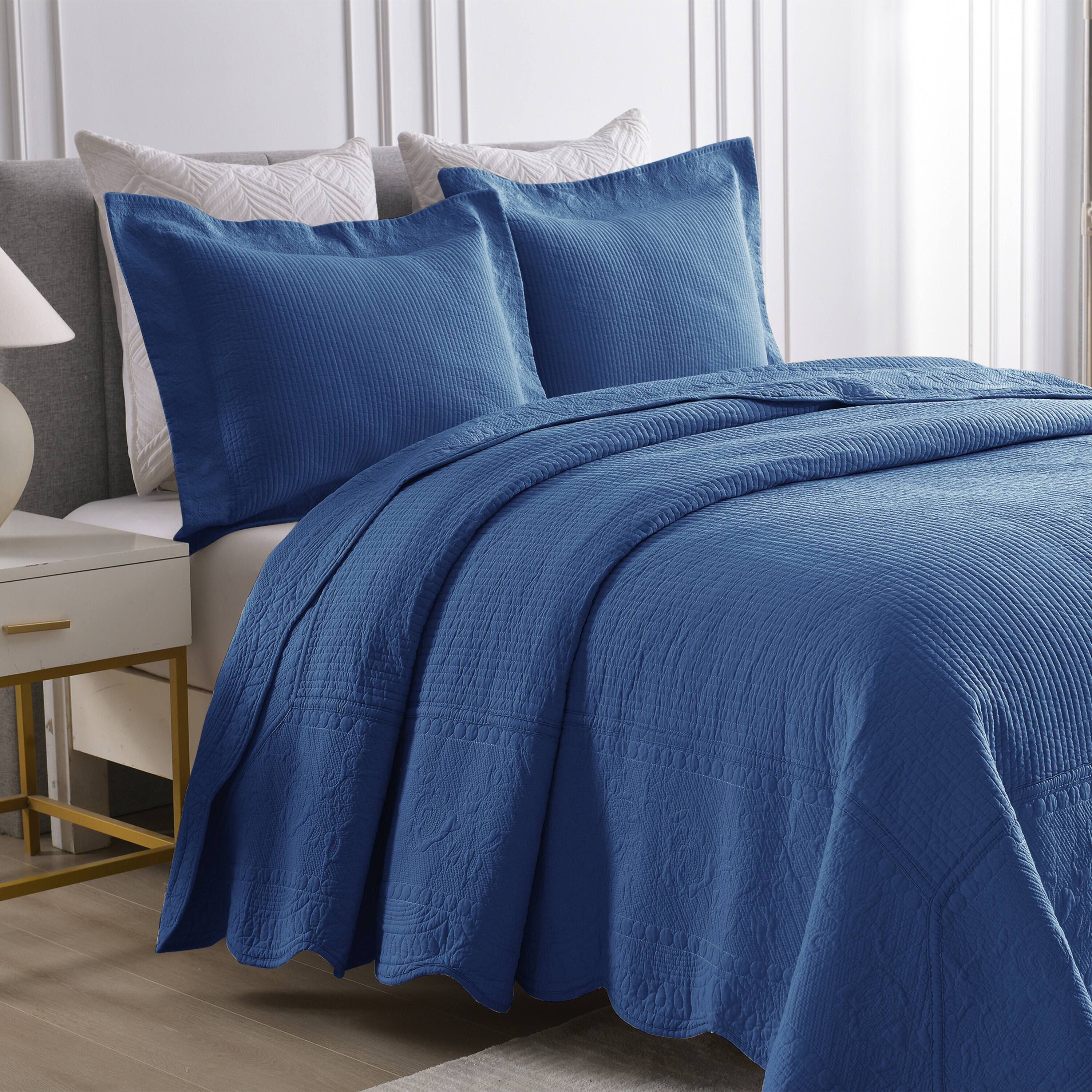 Angle. MarCielo - Marcielo 3 Piece 100% Cotton Oversized Bedspread Lightweight Quilt Set - Blue.