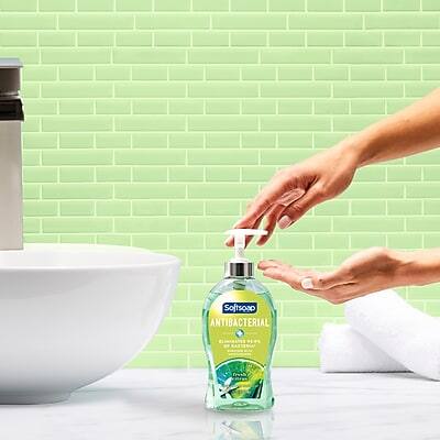 Softsoap ANTIBACTERIAL  
HAND SOAP  
KILLS 99.9% OF GERMS  
LAVENDER & MINT