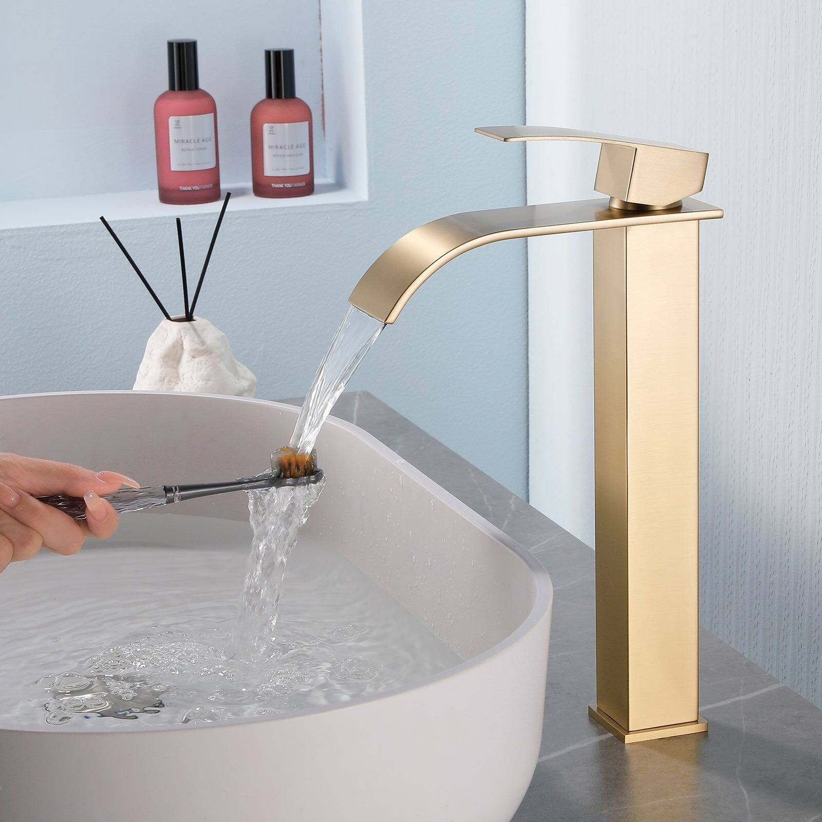 MIRACLE LEAF  
HAND & BODY LOTION  
Miracle Leaf